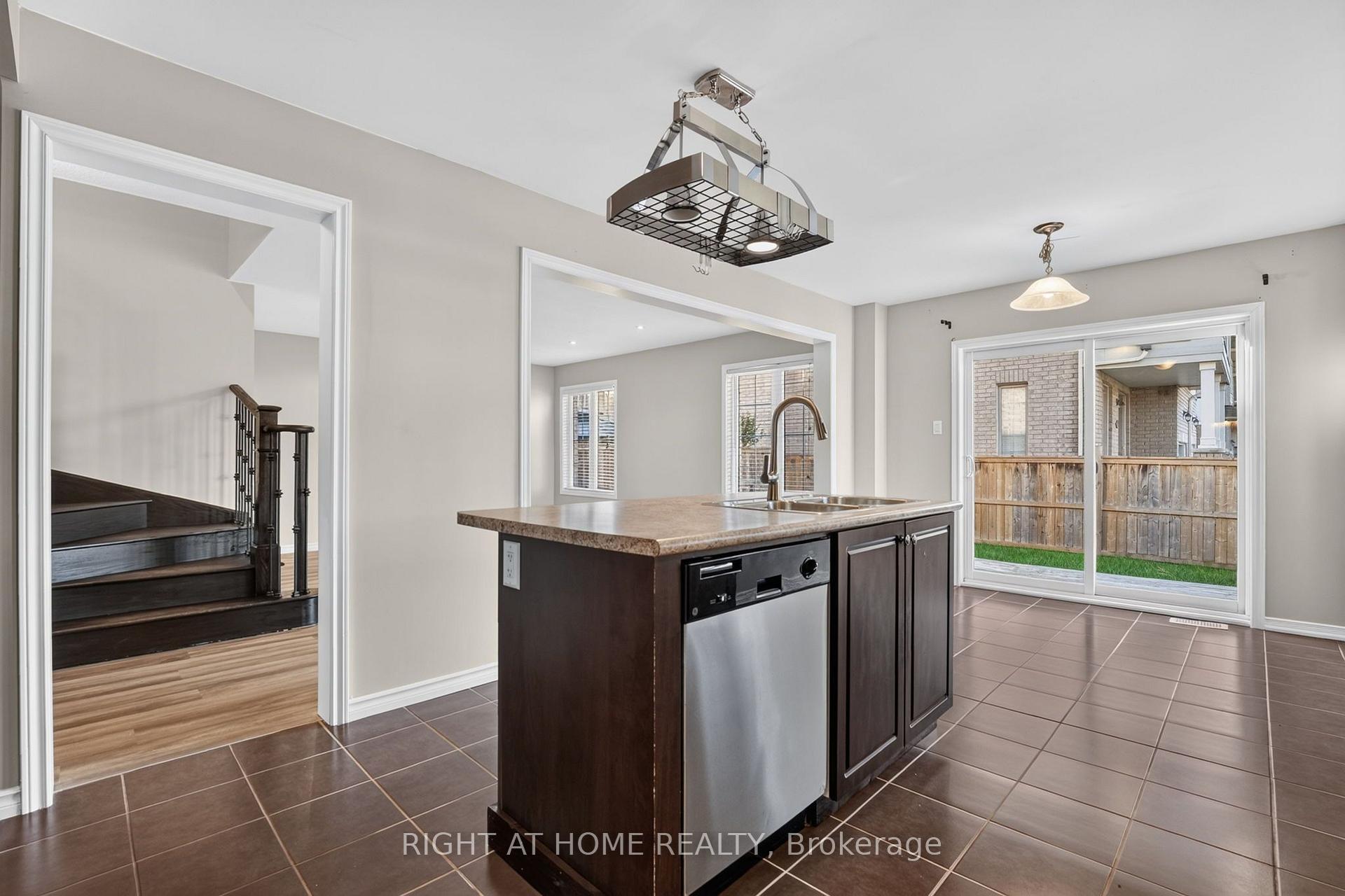 Photo 12 of 8460 Sweet Chestnut Drive, Niagara Falls, Brown — HOMEH