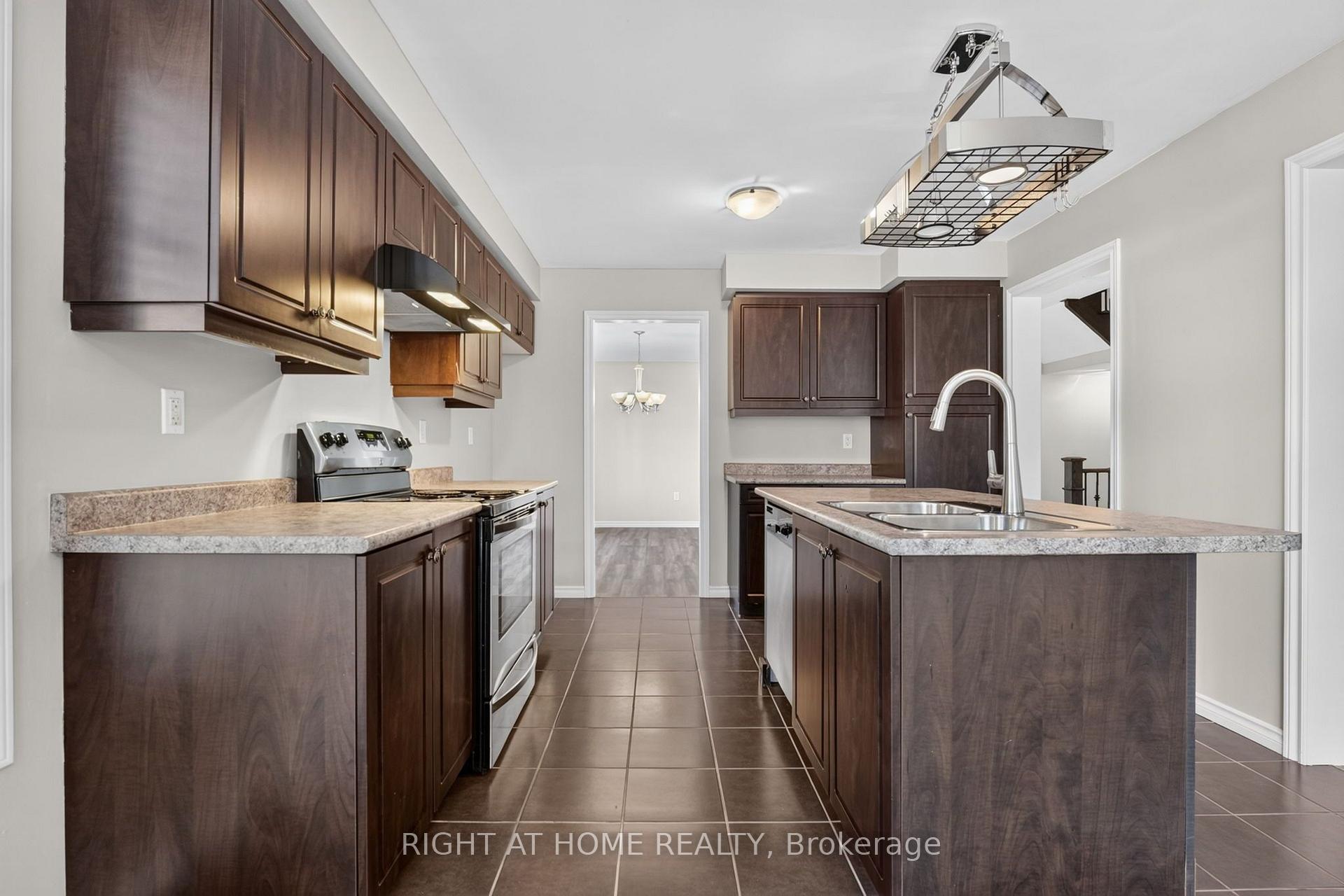 Photo 14 of 8460 Sweet Chestnut Drive, Niagara Falls, Brown — HOMEH