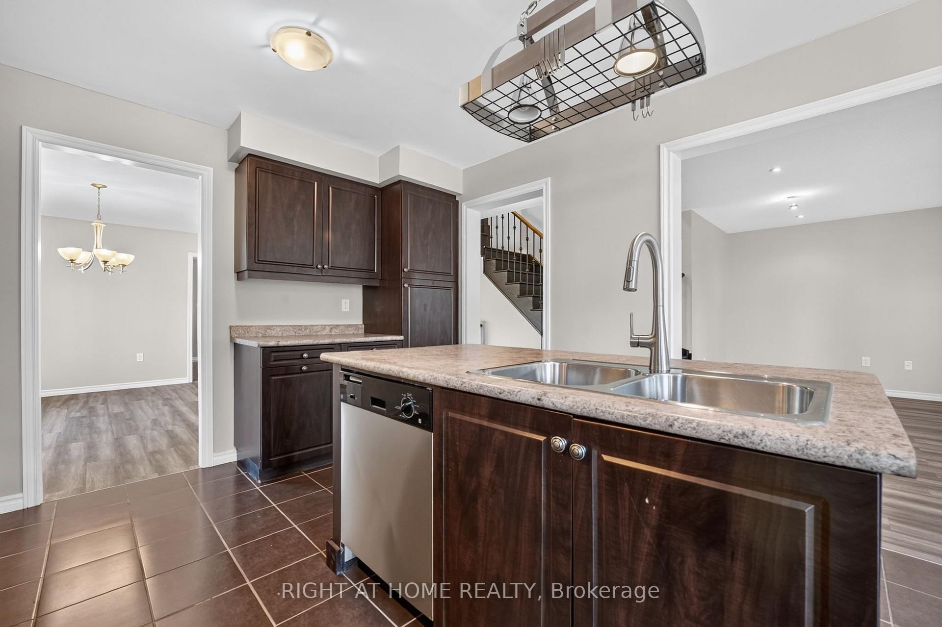 Photo 15 of 8460 Sweet Chestnut Drive, Niagara Falls, Brown — HOMEH