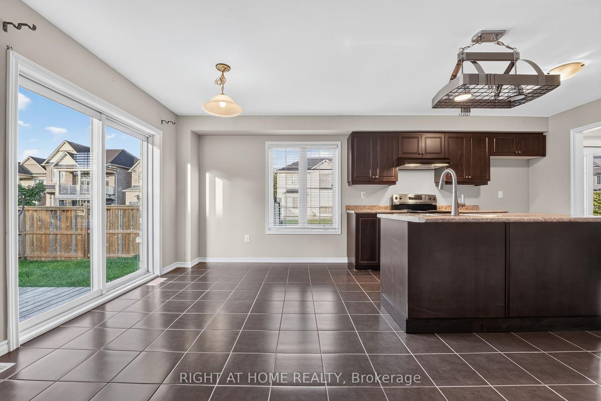 Photo 16 of 8460 Sweet Chestnut Drive, Niagara Falls, Brown — HOMEH