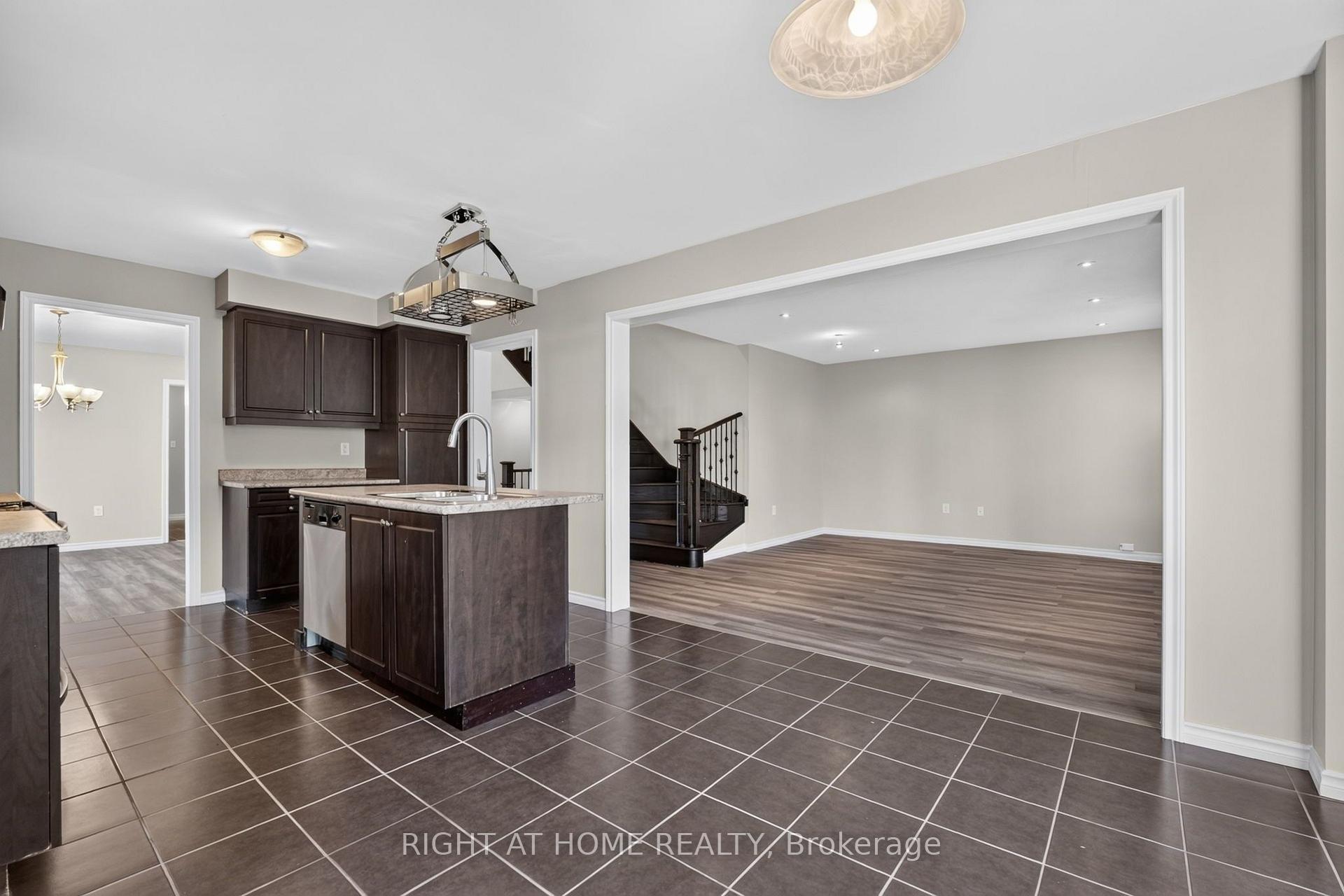 Photo 17 of 8460 Sweet Chestnut Drive, Niagara Falls, Brown — HOMEH
