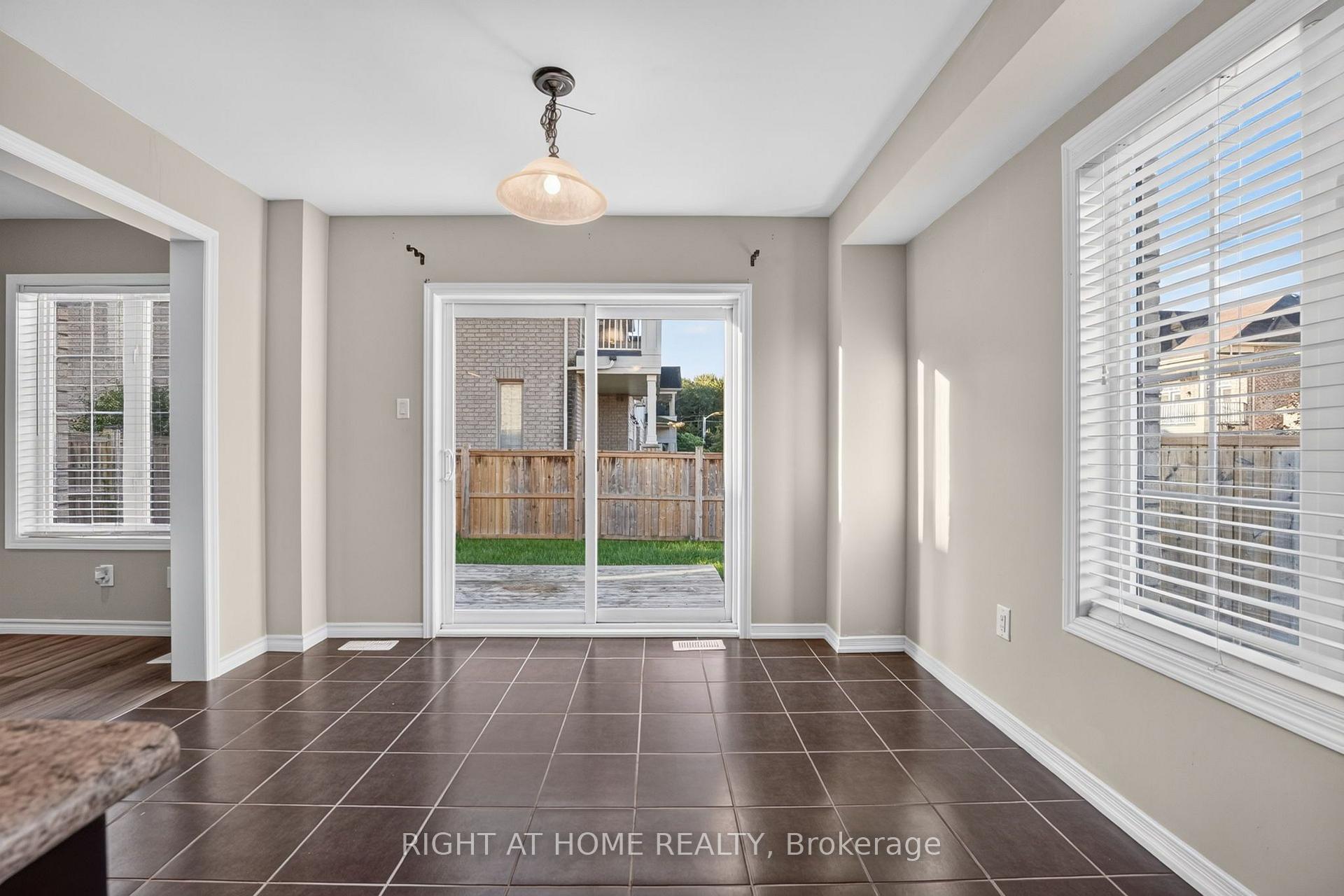 Photo 18 of 8460 Sweet Chestnut Drive, Niagara Falls, Brown — HOMEH