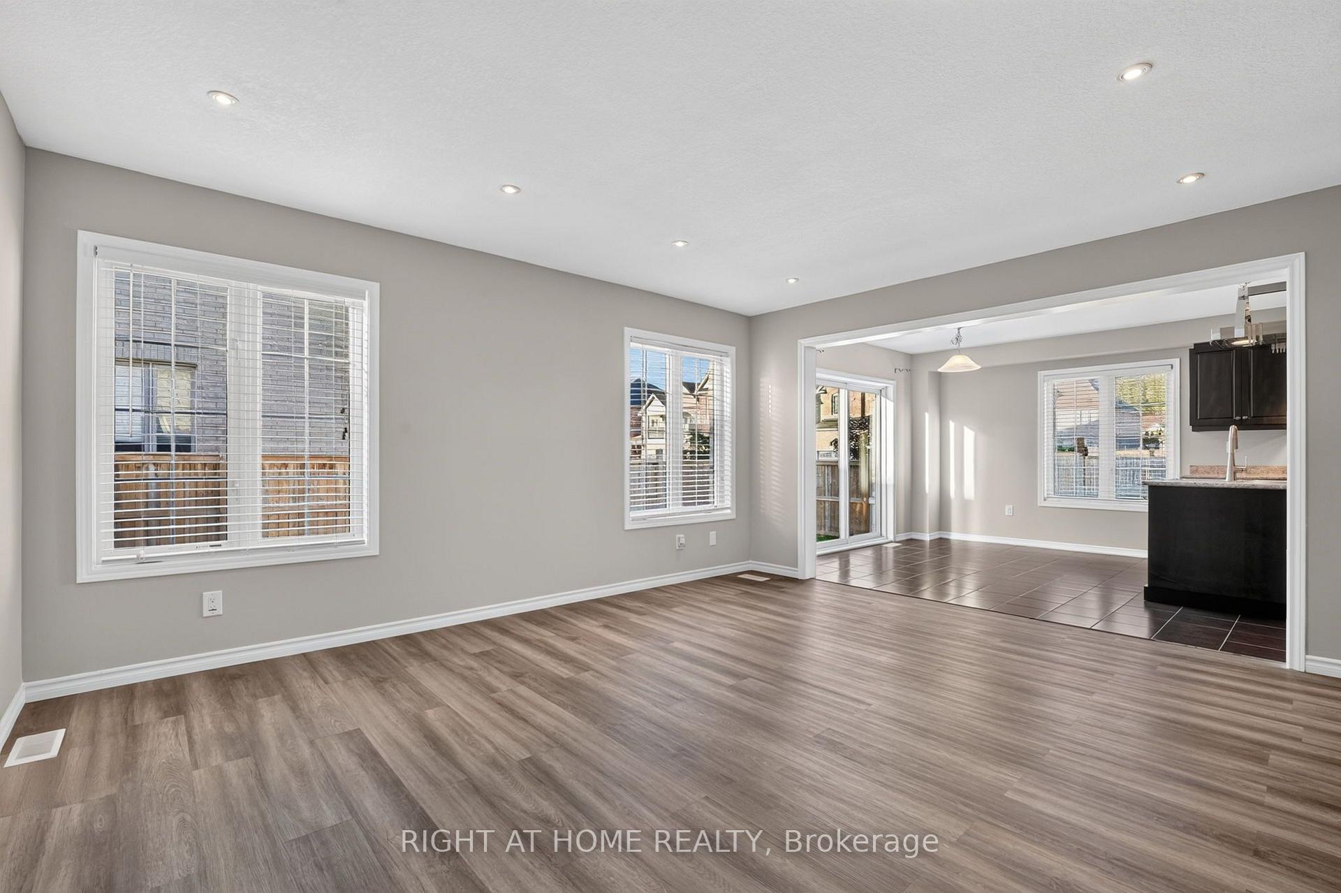 Photo 19 of 8460 Sweet Chestnut Drive, Niagara Falls, Brown — HOMEH