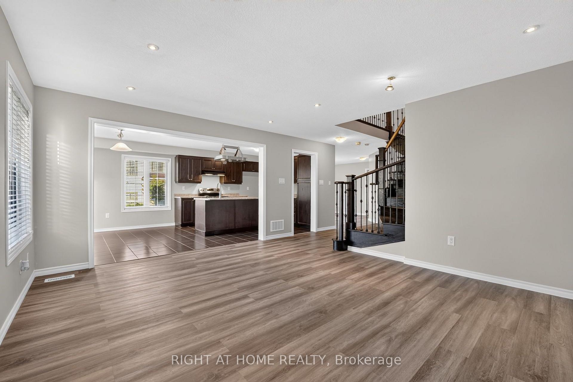 Photo 21 of 8460 Sweet Chestnut Drive, Niagara Falls, Brown — HOMEH