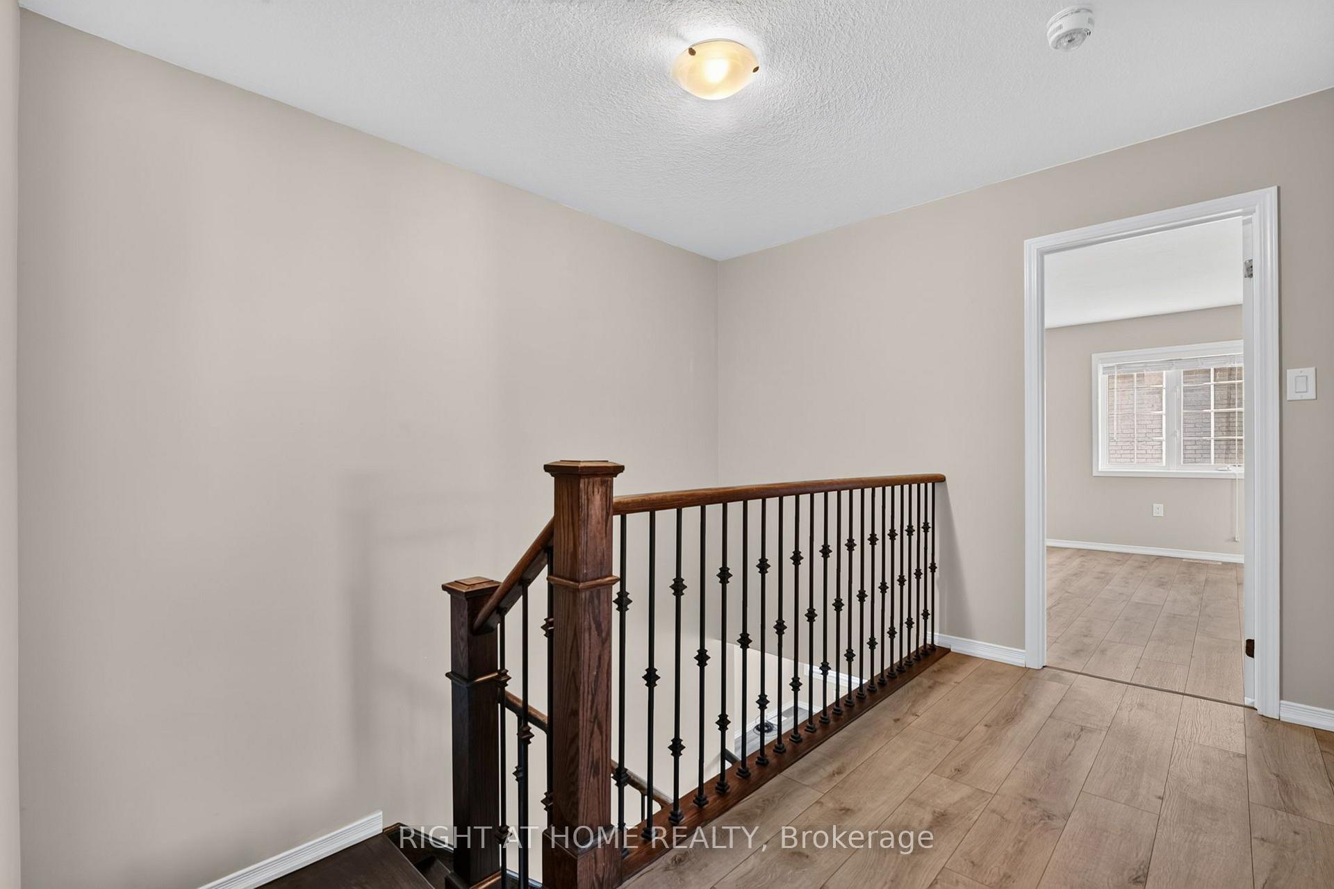 Photo 23 of 8460 Sweet Chestnut Drive, Niagara Falls, Brown — HOMEH