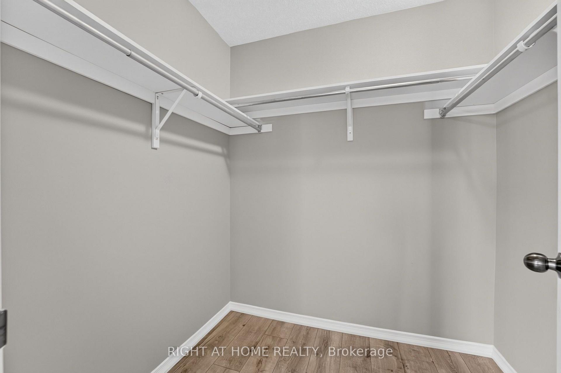 Photo 26 of 8460 Sweet Chestnut Drive, Niagara Falls, Brown — HOMEH