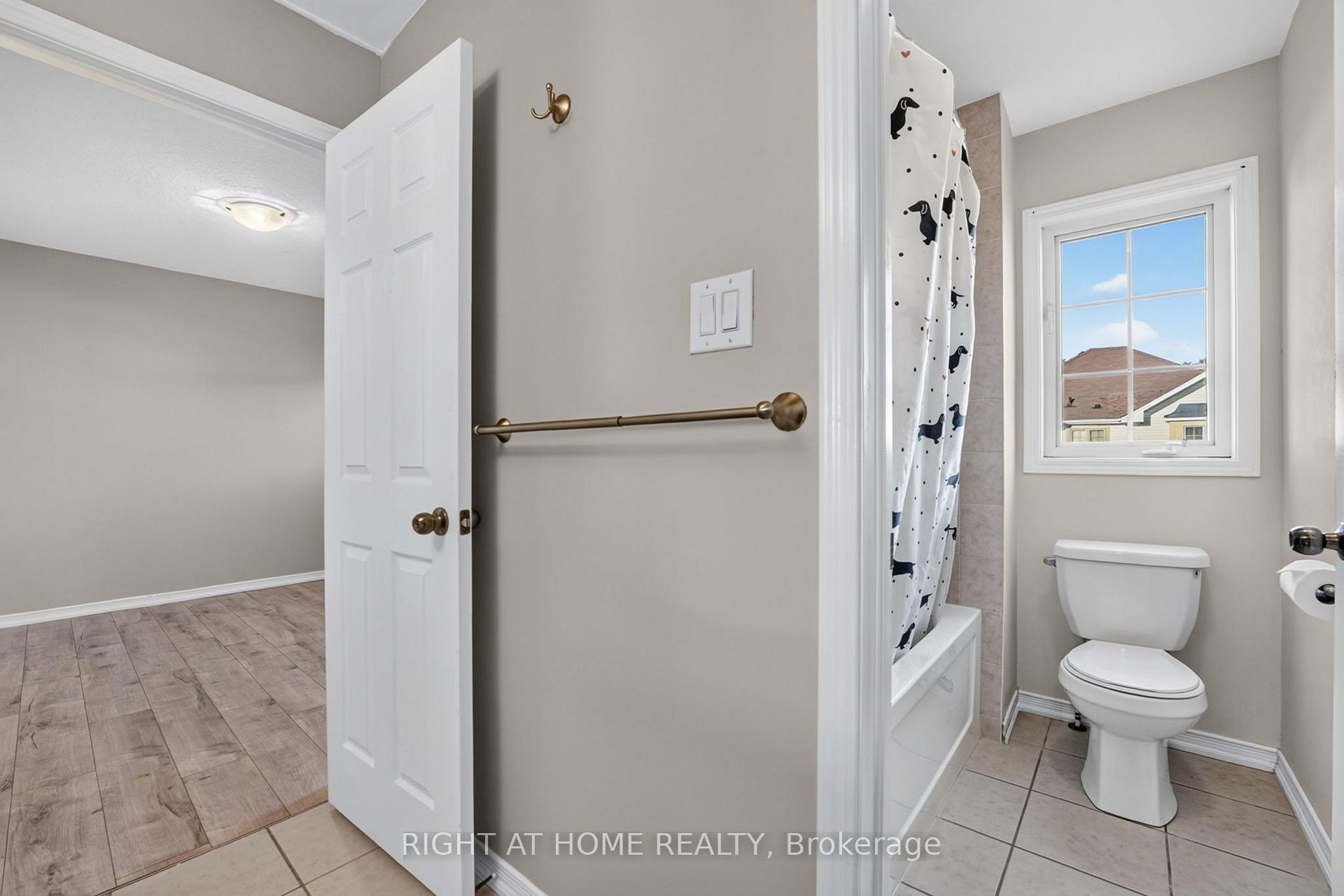 Photo 32 of 8460 Sweet Chestnut Drive, Niagara Falls, Brown — HOMEH