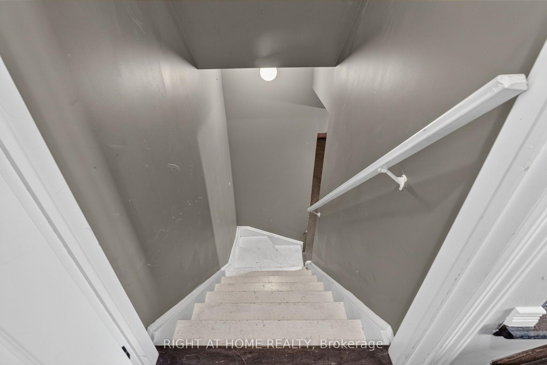 Photo 42 of 8460 Sweet Chestnut Drive, Niagara Falls, Brown — HOMEH