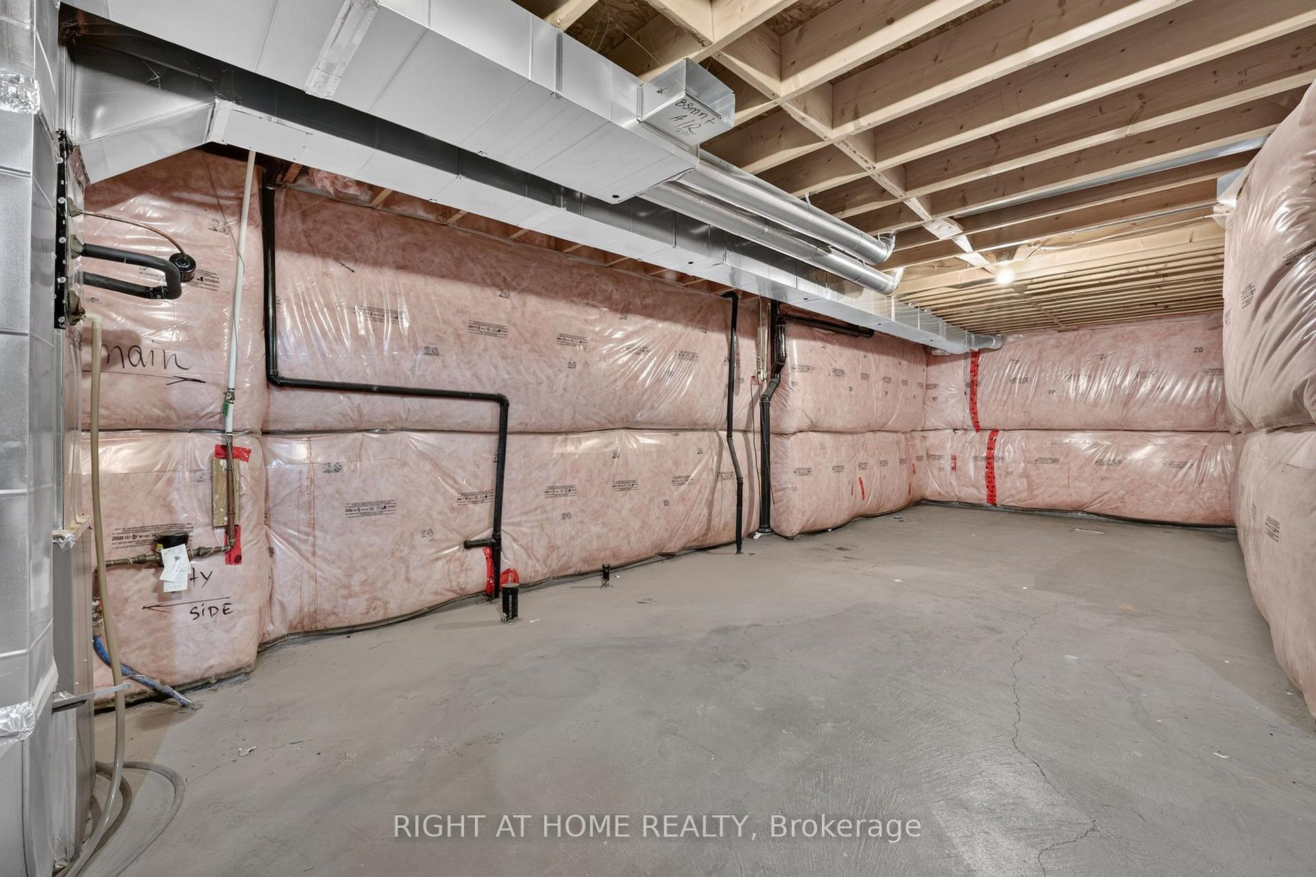Photo 43 of 8460 Sweet Chestnut Drive, Niagara Falls, Brown — HOMEH