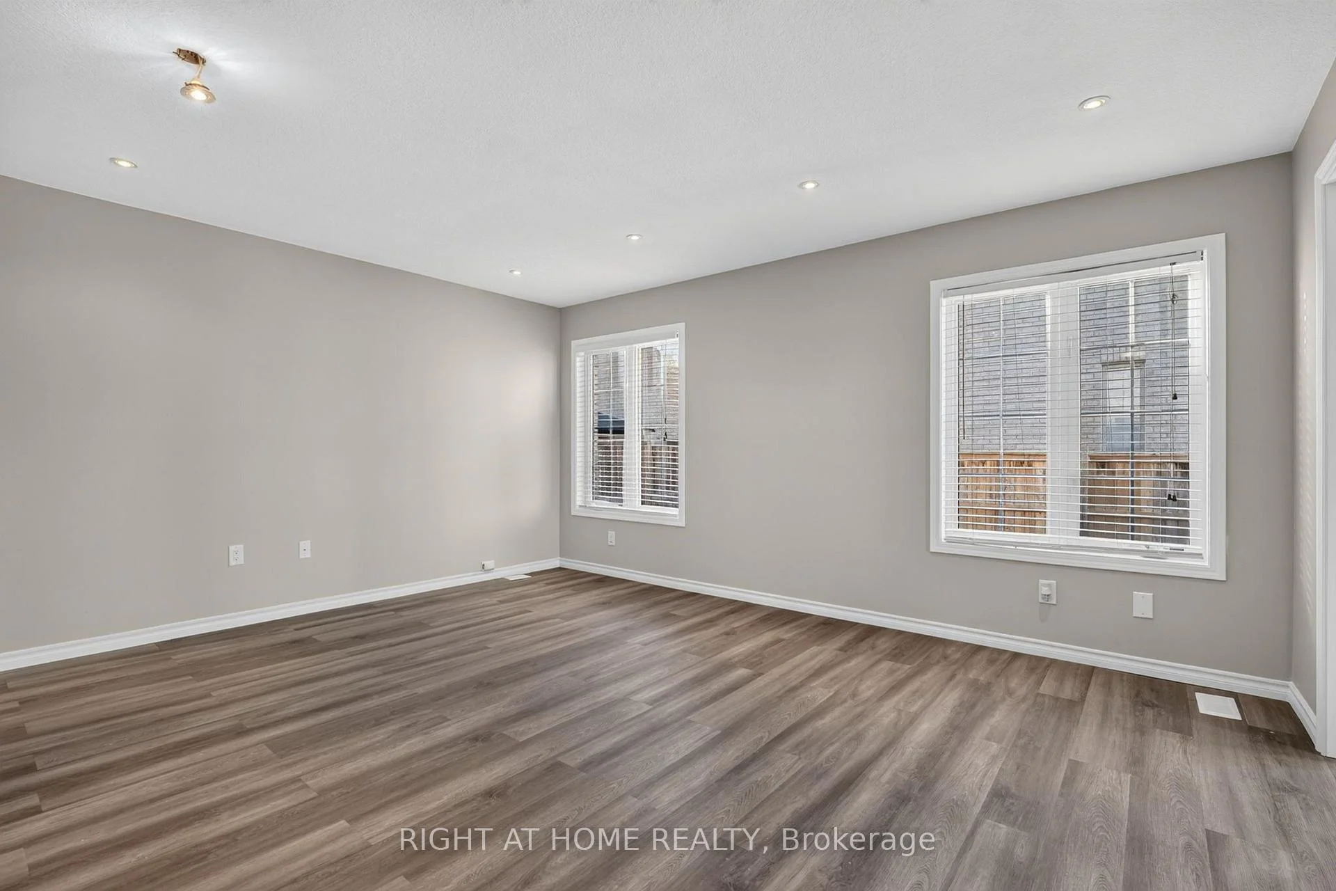 Photo 20 of 8460 Sweet Chestnut Drive, Niagara Falls, Brown — HOMEH