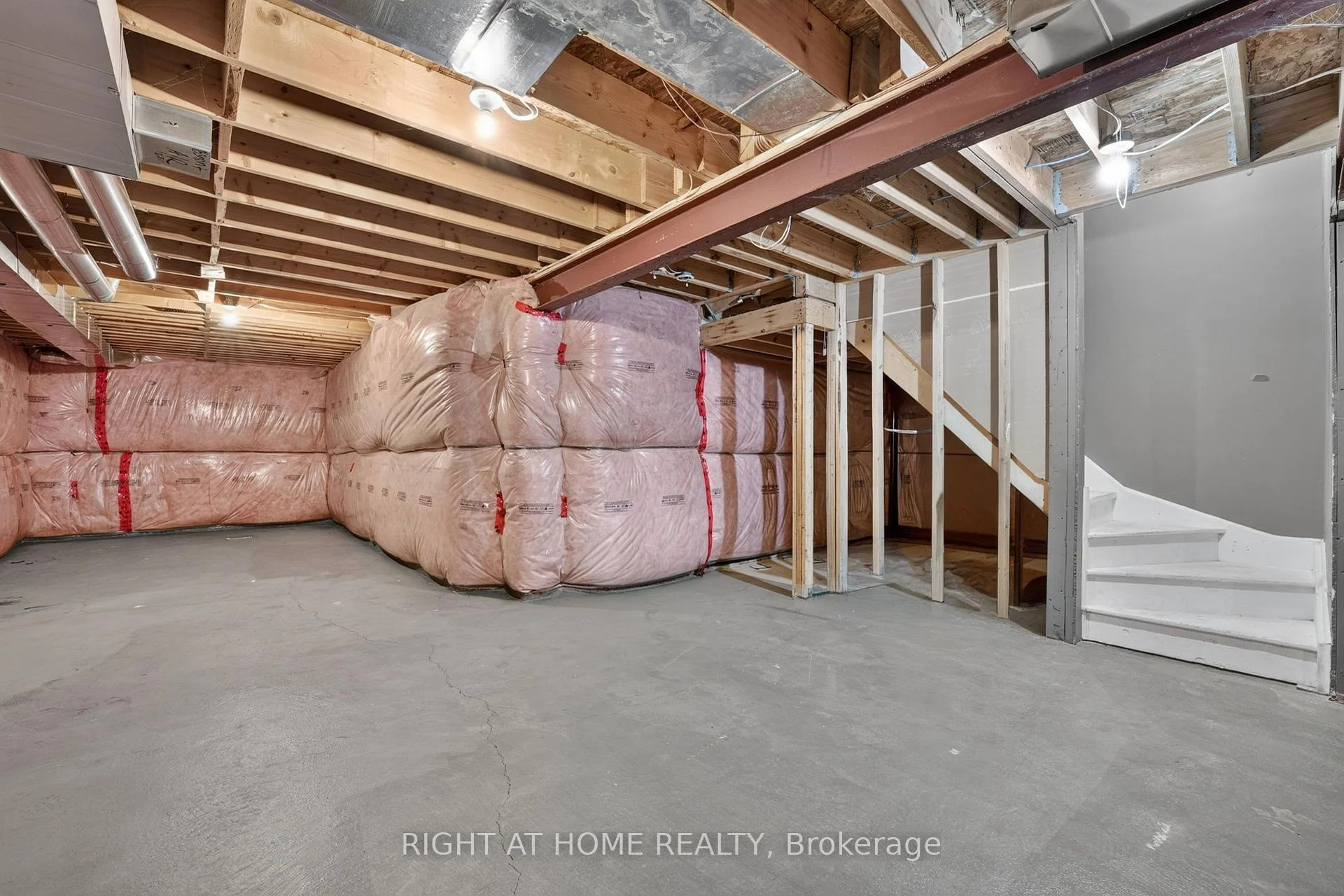 Photo 44 of 8460 Sweet Chestnut Drive, Niagara Falls, Brown — HOMEH