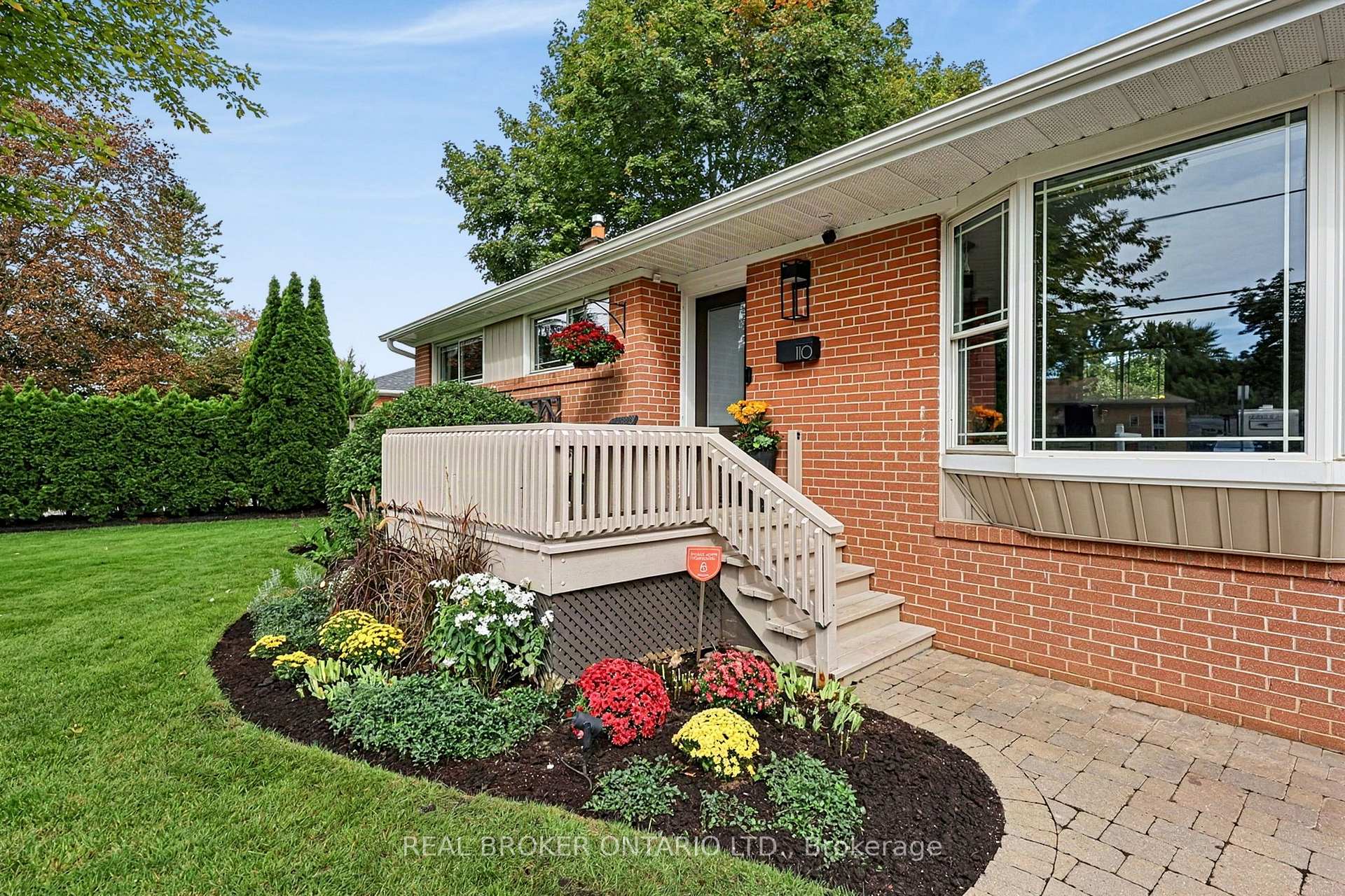 Photo 2 of 110 Murray Drive, Aurora, Aurora Highlands — HOMEH