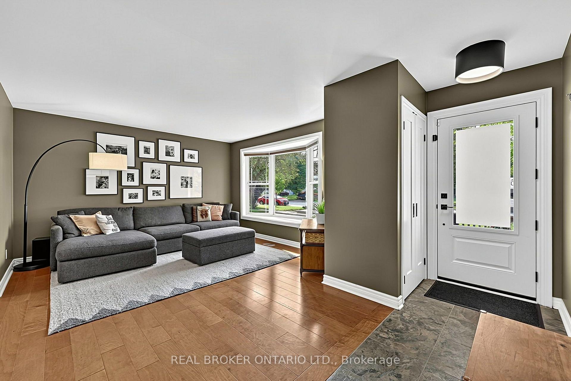 Photo 3 of 110 Murray Drive, Aurora, Aurora Highlands — HOMEH