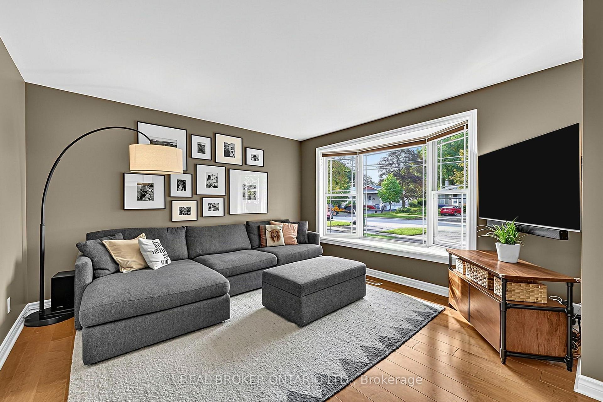 Photo 4 of 110 Murray Drive, Aurora, Aurora Highlands — HOMEH
