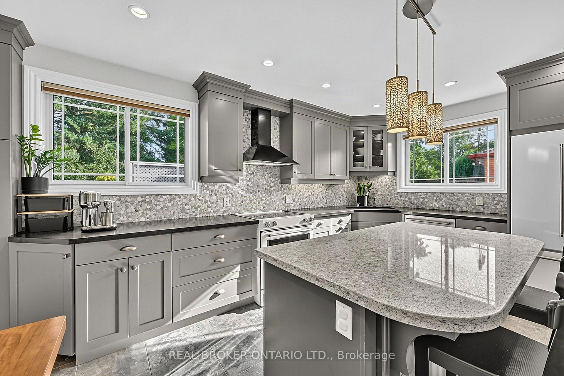 Photo 6 of 110 Murray Drive, Aurora, Aurora Highlands — HOMEH