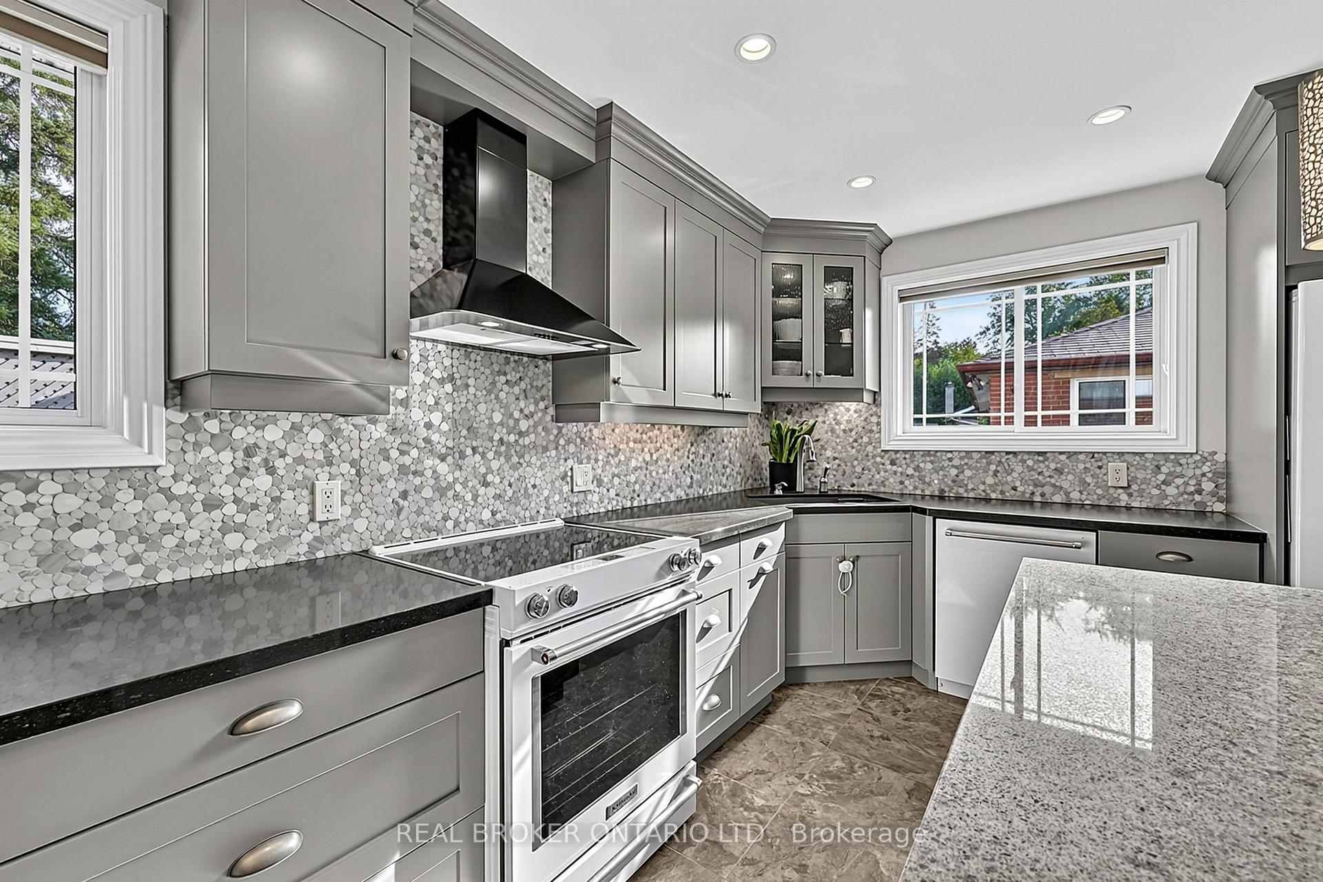 Photo 8 of 110 Murray Drive, Aurora, Aurora Highlands — HOMEH