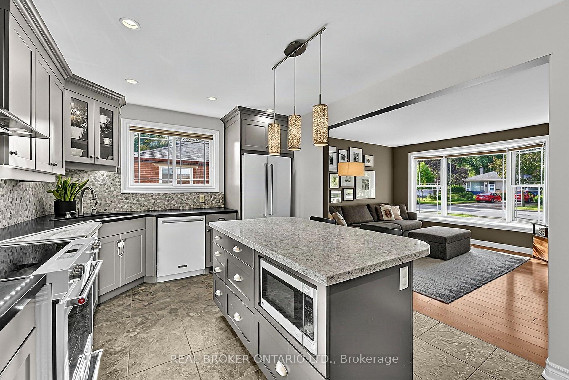 Photo 9 of 110 Murray Drive, Aurora, Aurora Highlands — HOMEH