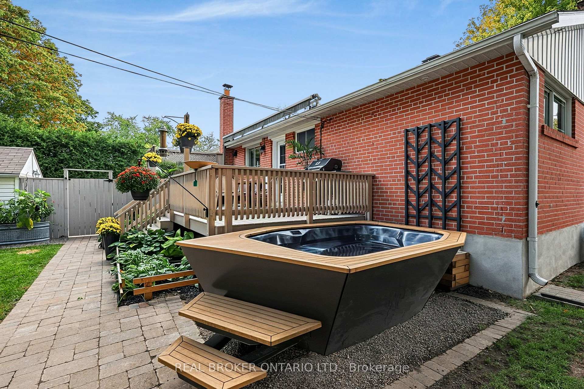 Photo 32 of 110 Murray Drive, Aurora, Aurora Highlands — HOMEH