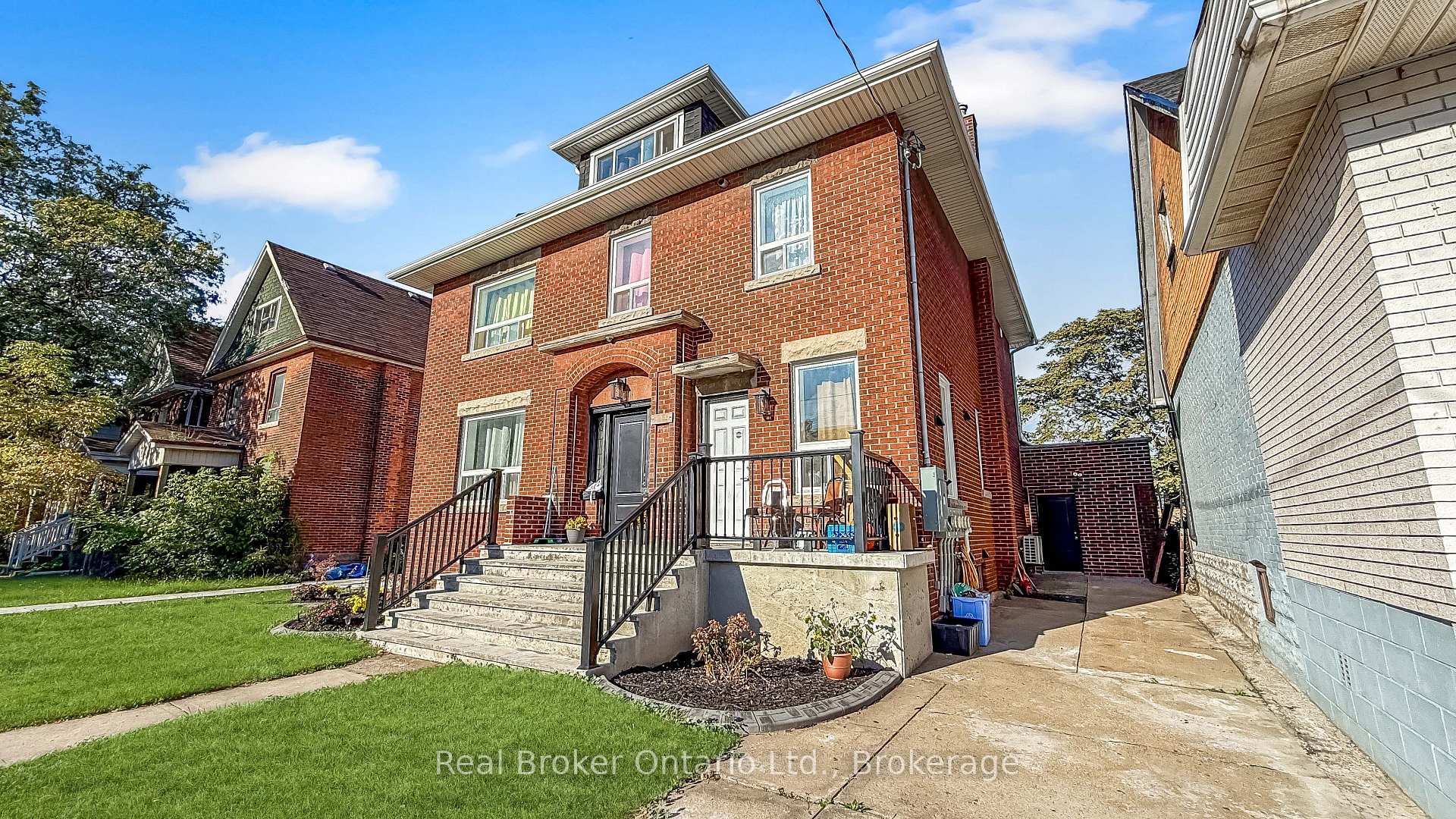 Photo of 119 Ottawa Street N