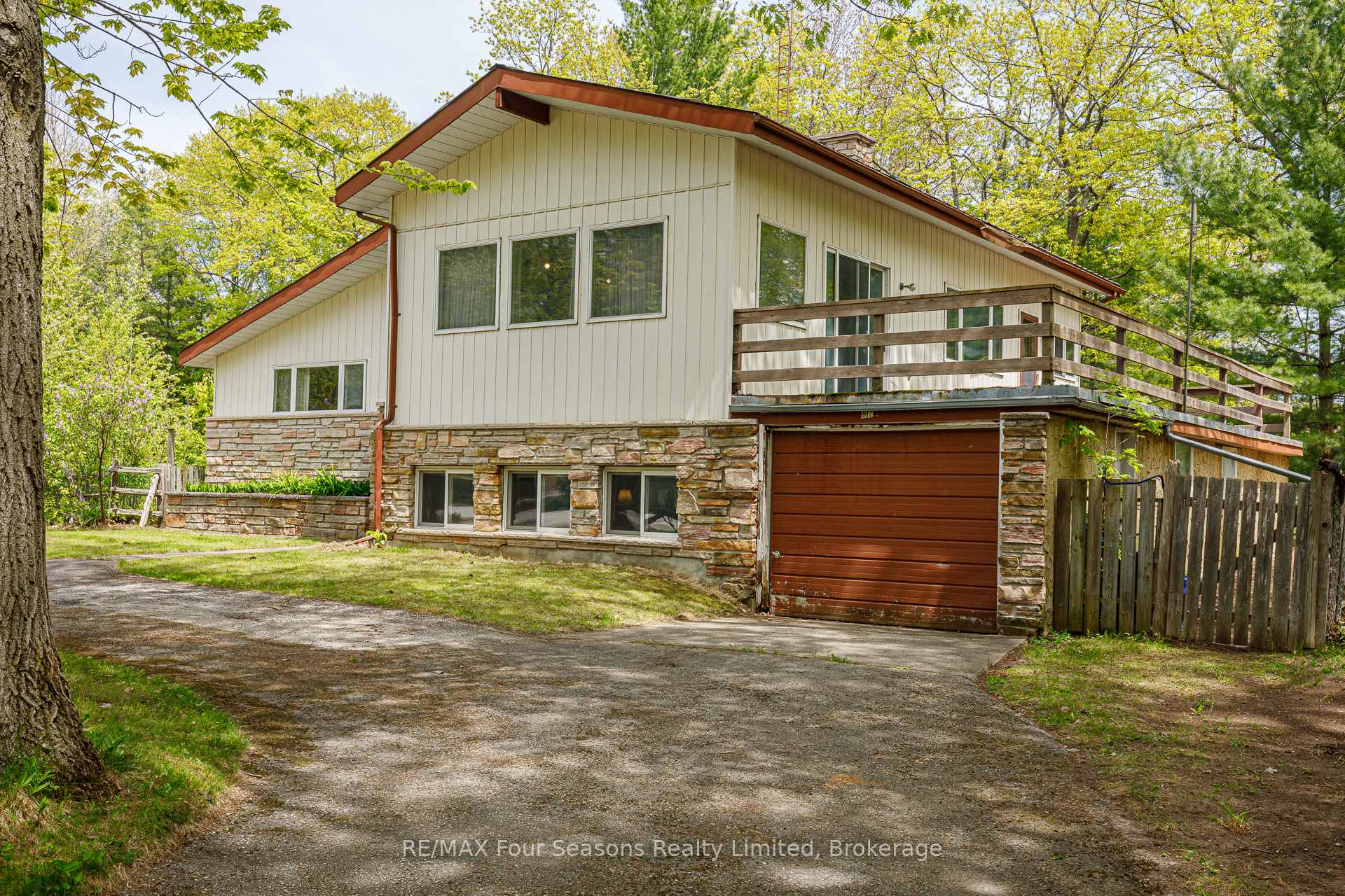 Photo of 828 Oxbow Park Drive