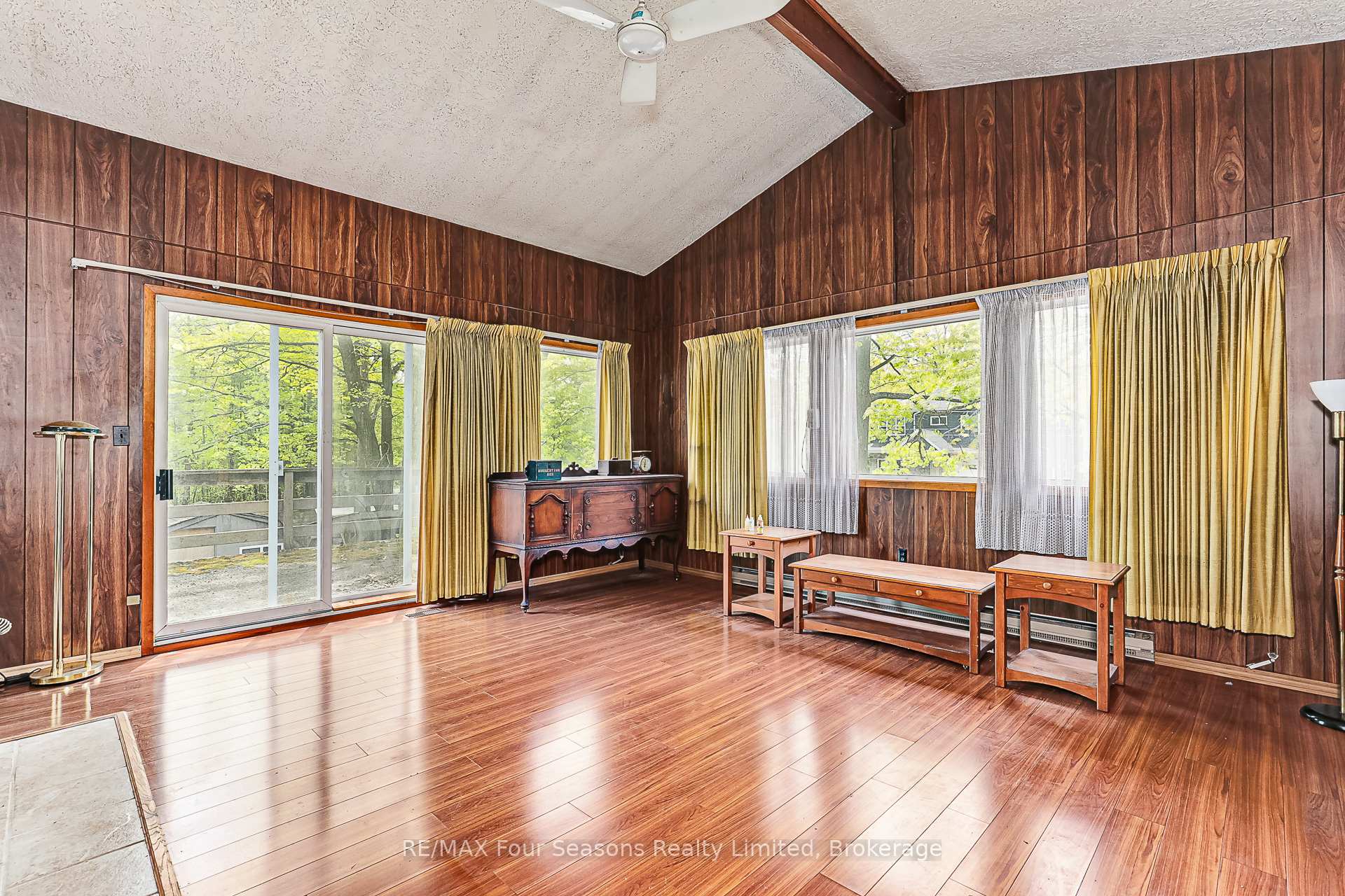 Photo 3 of 828 Oxbow Park Drive, Wasaga Beach — HOMEH