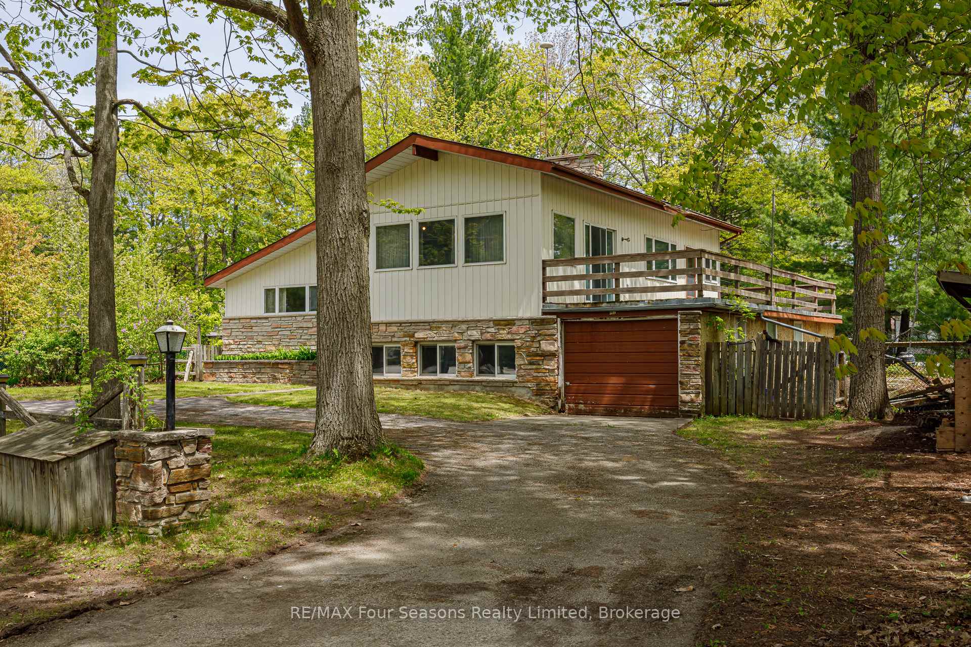 Photo 4 of 828 Oxbow Park Drive, Wasaga Beach — HOMEH