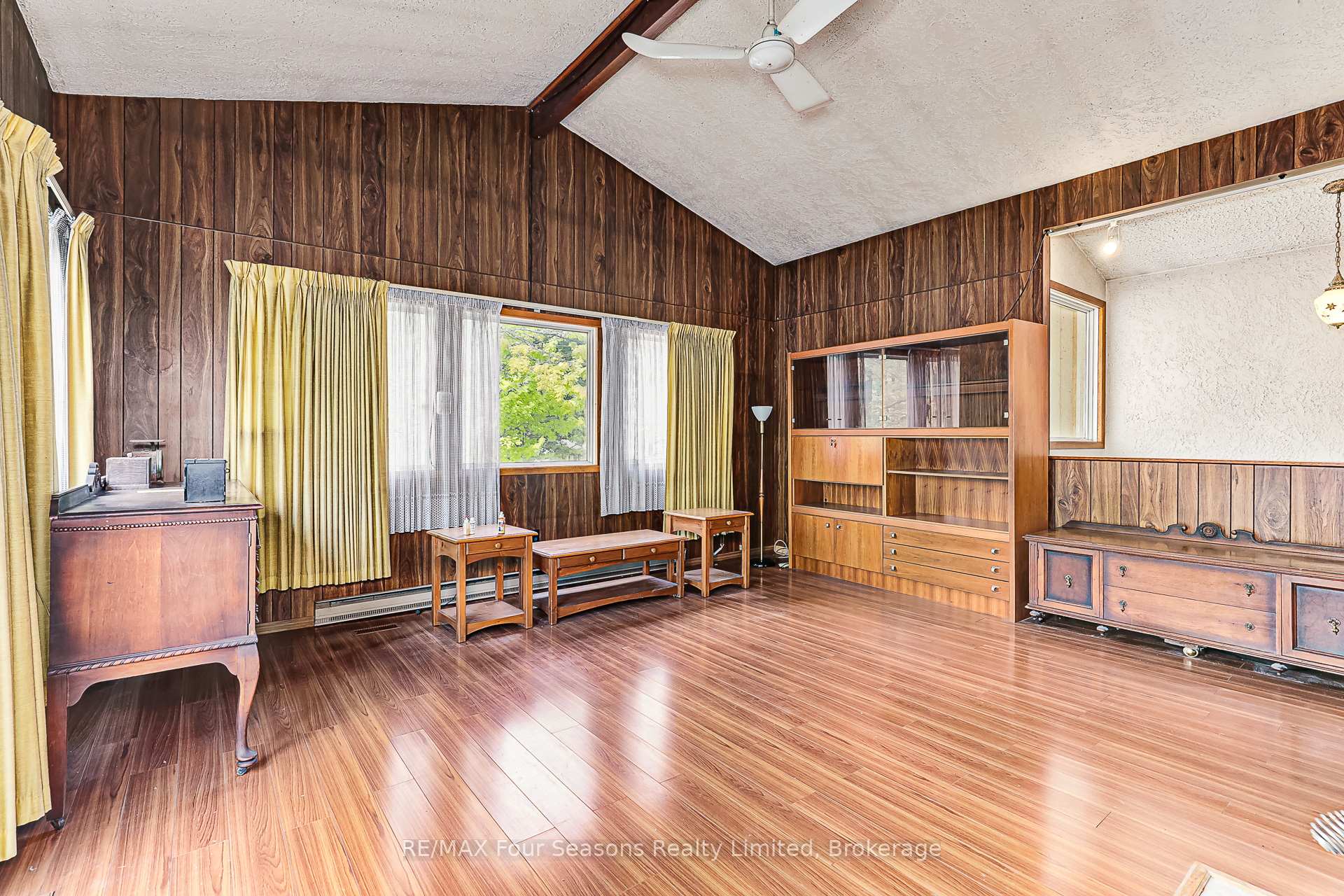 Photo 6 of 828 Oxbow Park Drive, Wasaga Beach — HOMEH