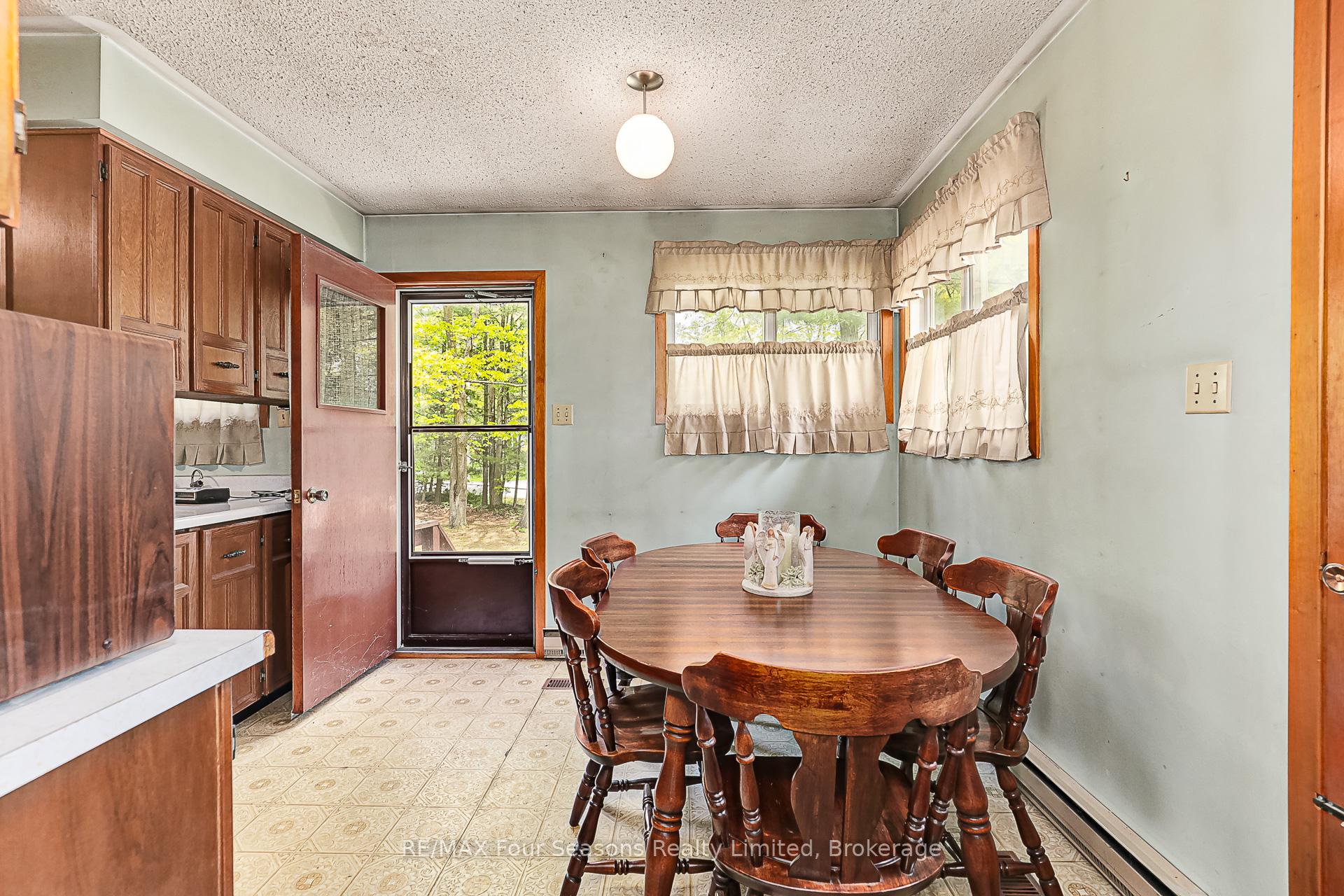 Photo 10 of 828 Oxbow Park Drive, Wasaga Beach — HOMEH