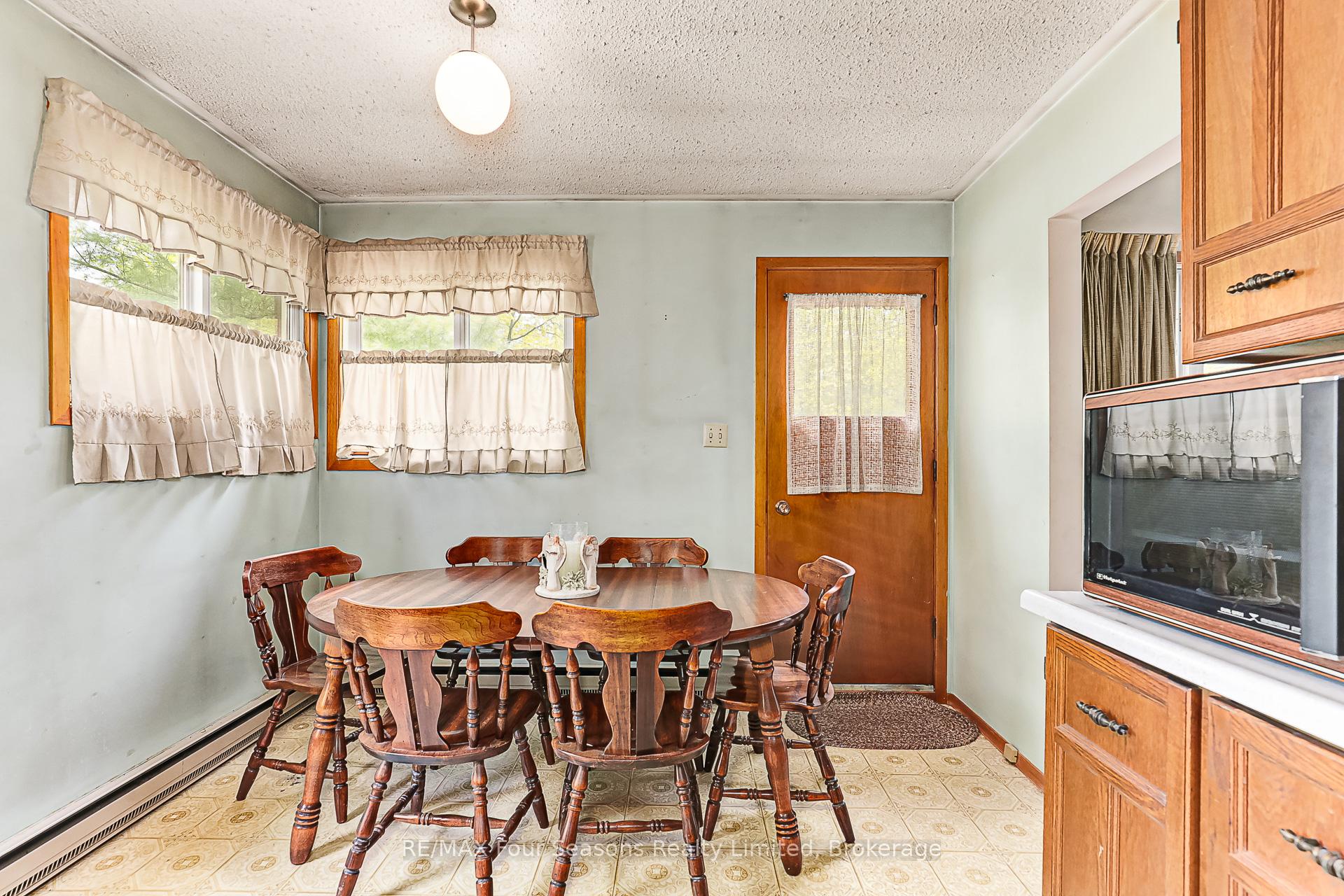 Photo 11 of 828 Oxbow Park Drive, Wasaga Beach — HOMEH