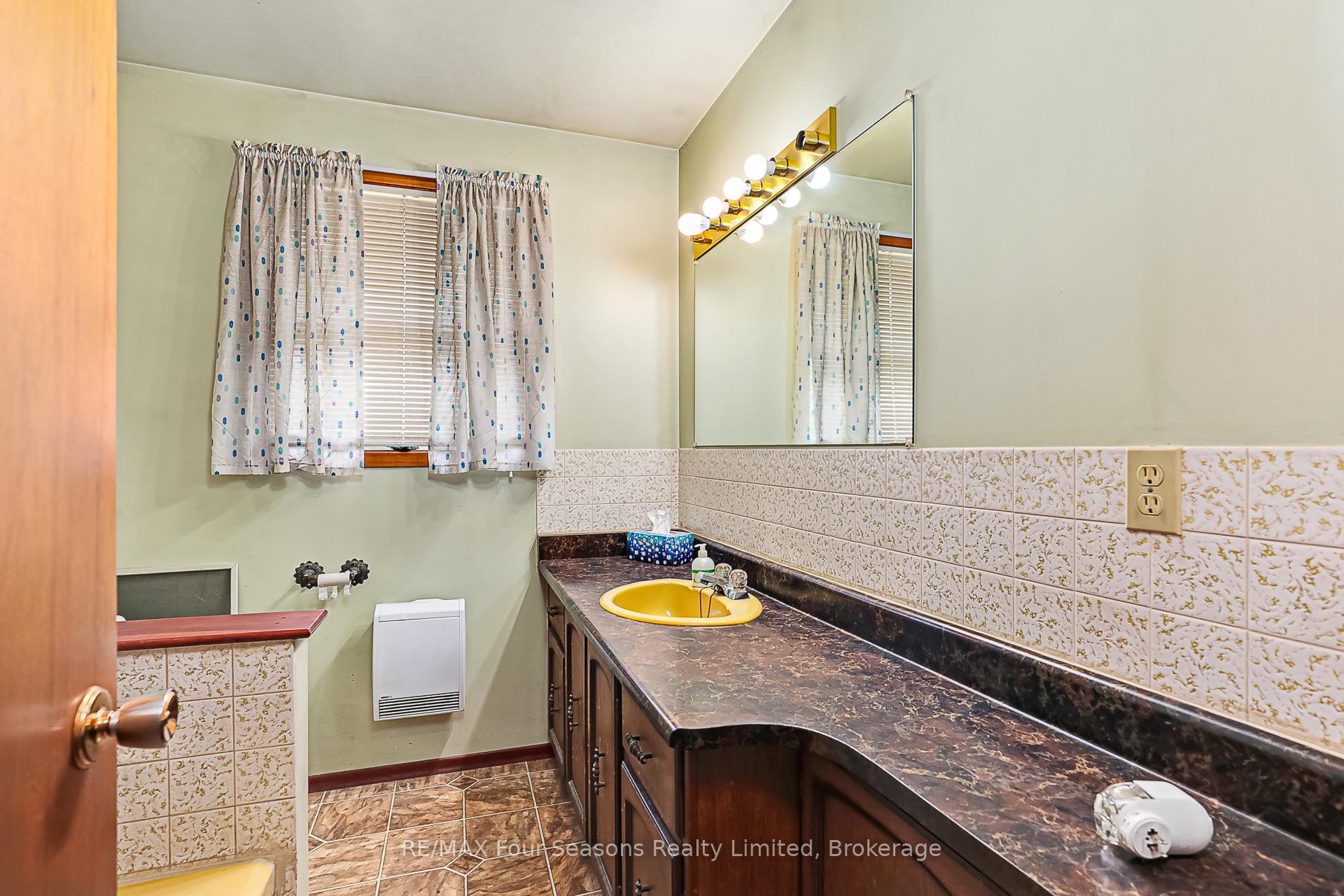 Photo 15 of 828 Oxbow Park Drive, Wasaga Beach — HOMEH