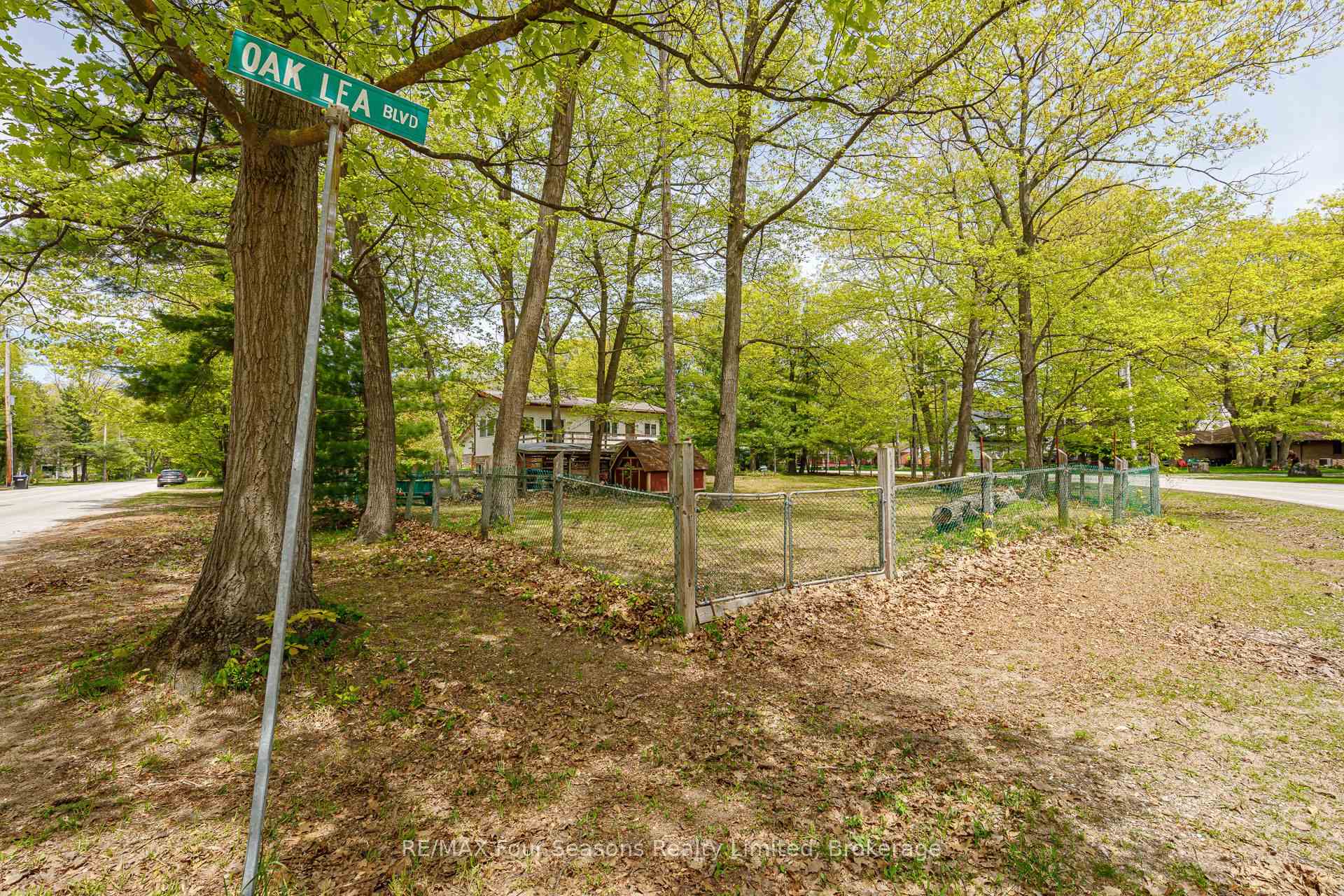 Photo 17 of 828 Oxbow Park Drive, Wasaga Beach — HOMEH