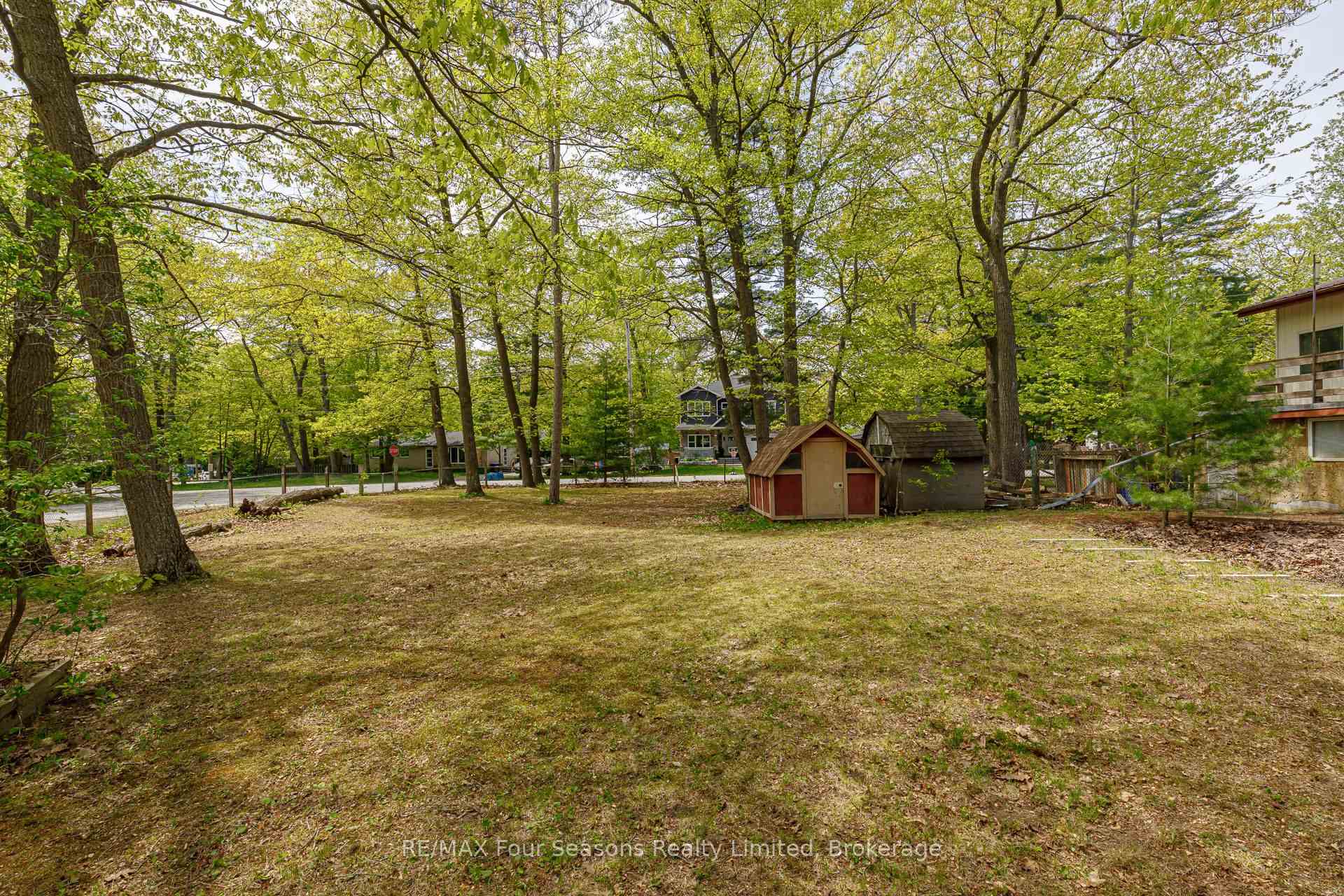 Photo 23 of 828 Oxbow Park Drive, Wasaga Beach — HOMEH