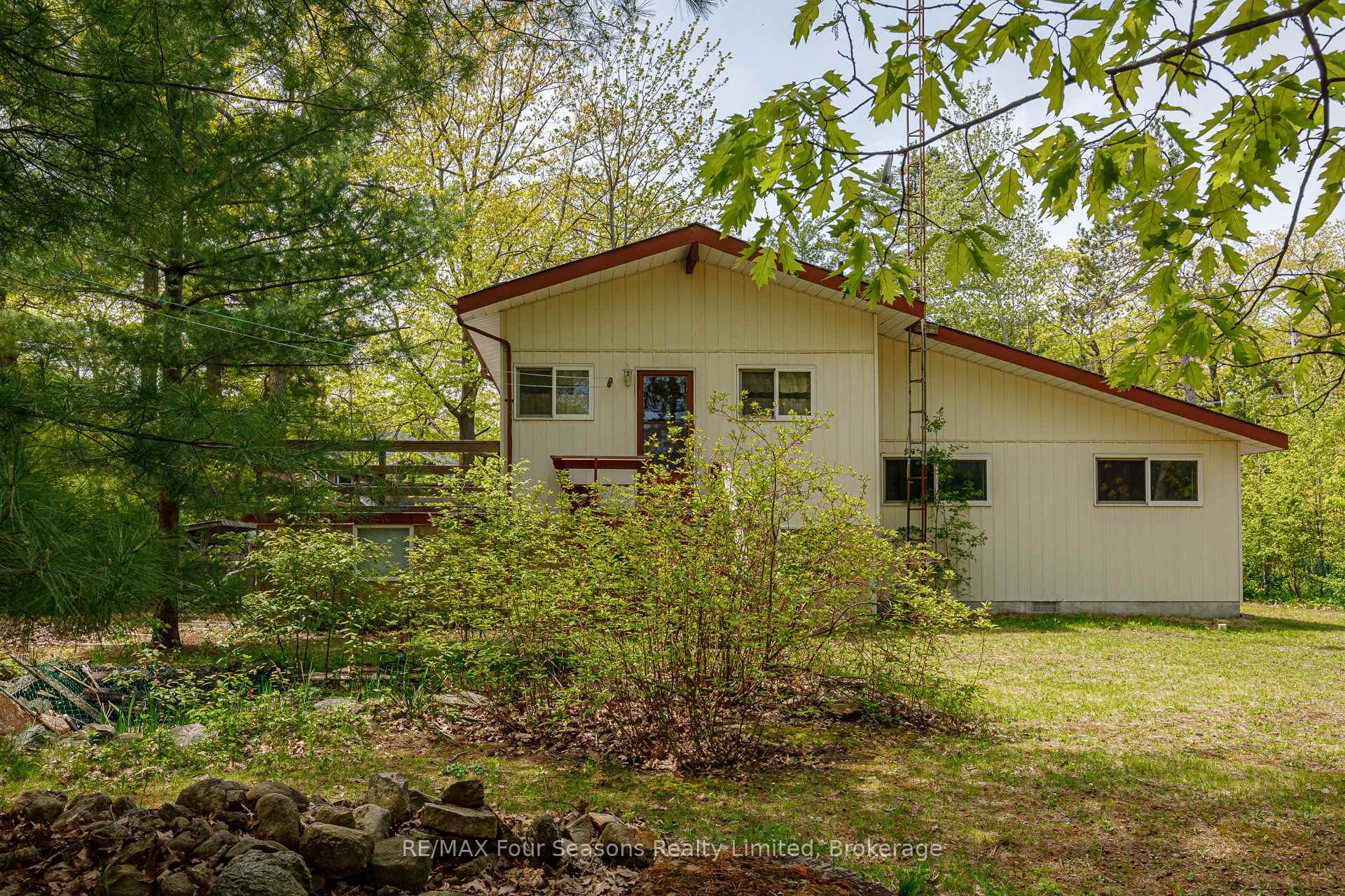 Photo 24 of 828 Oxbow Park Drive, Wasaga Beach — HOMEH