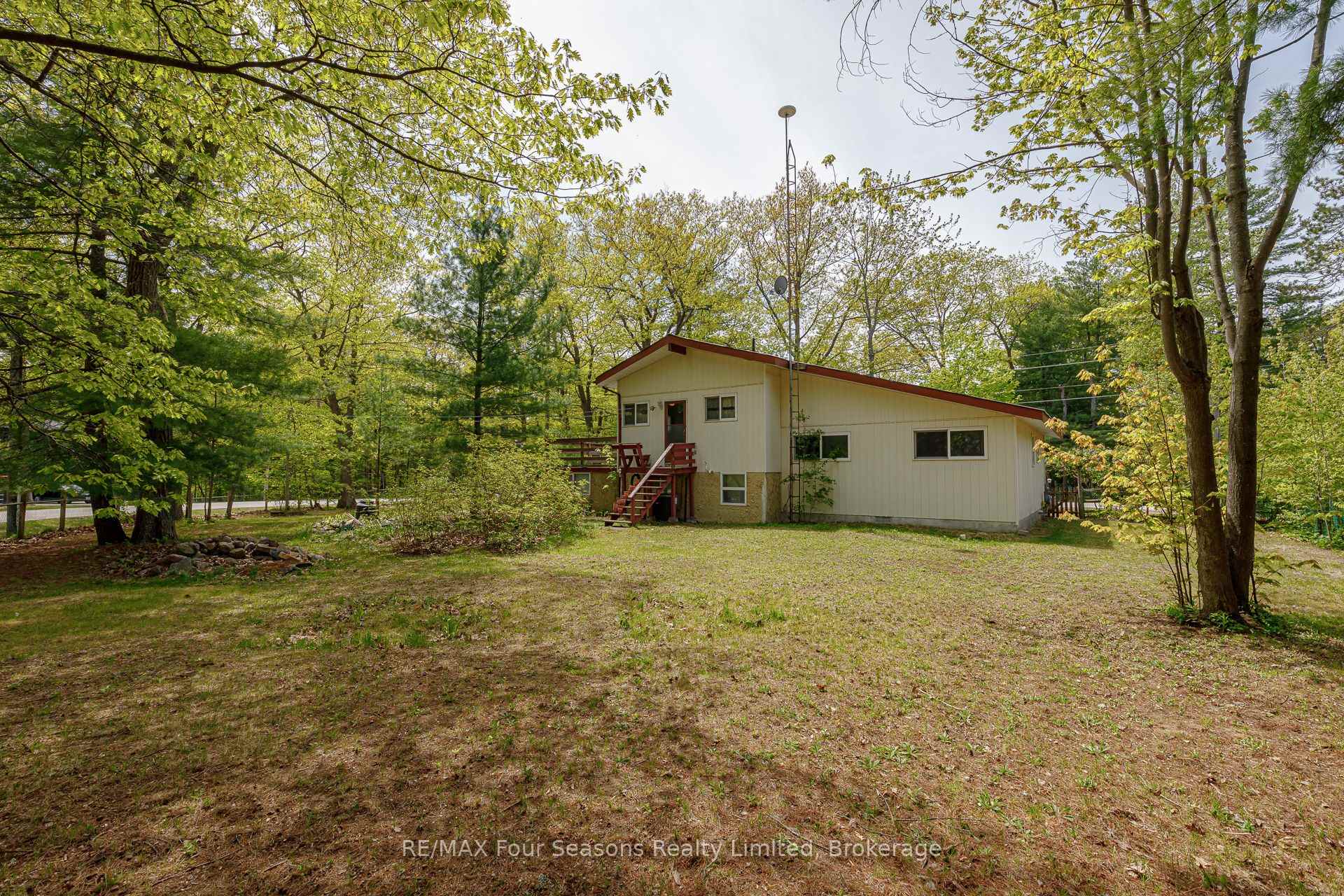 Photo 25 of 828 Oxbow Park Drive, Wasaga Beach — HOMEH