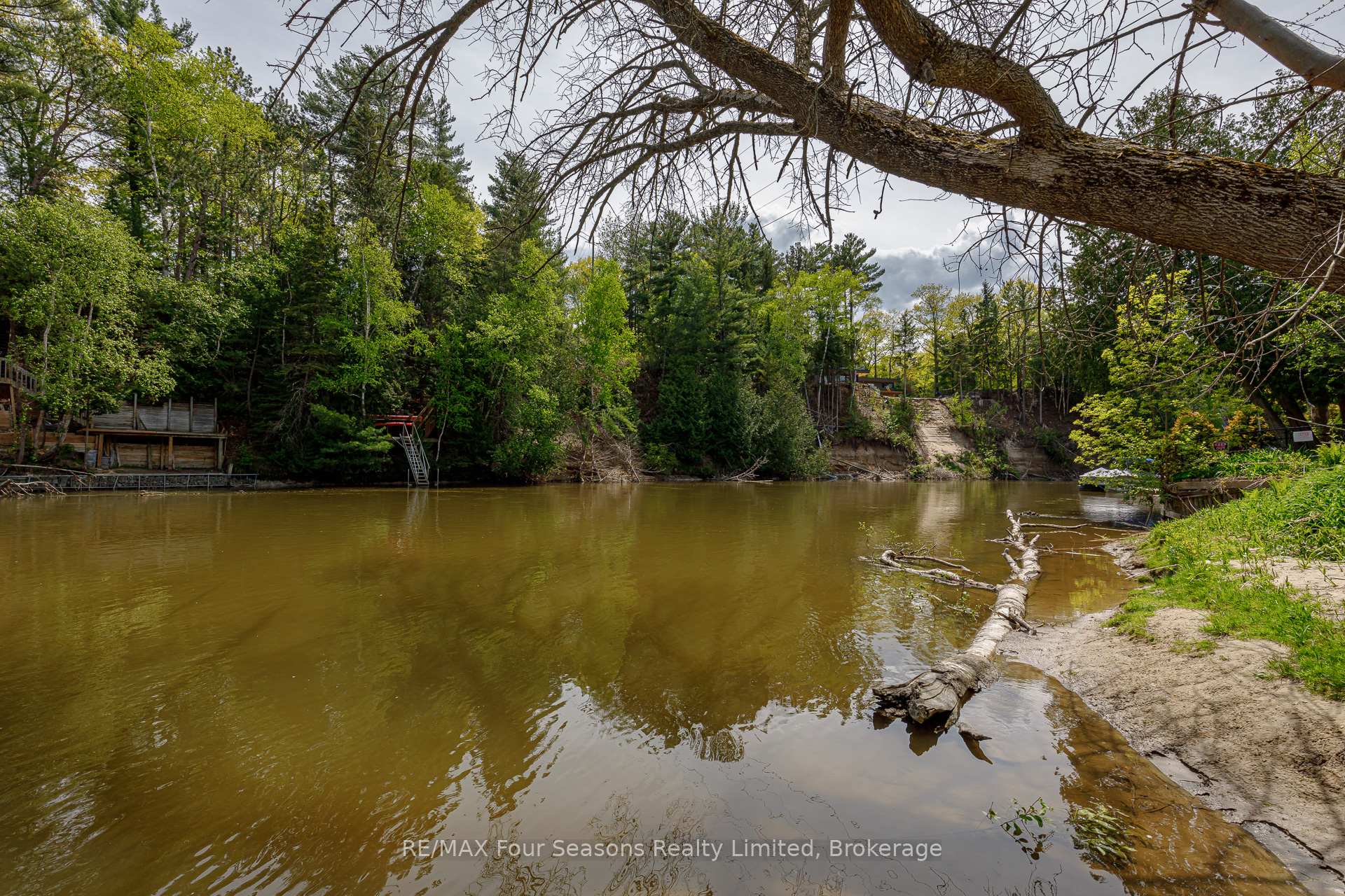 Photo 30 of 828 Oxbow Park Drive, Wasaga Beach — HOMEH