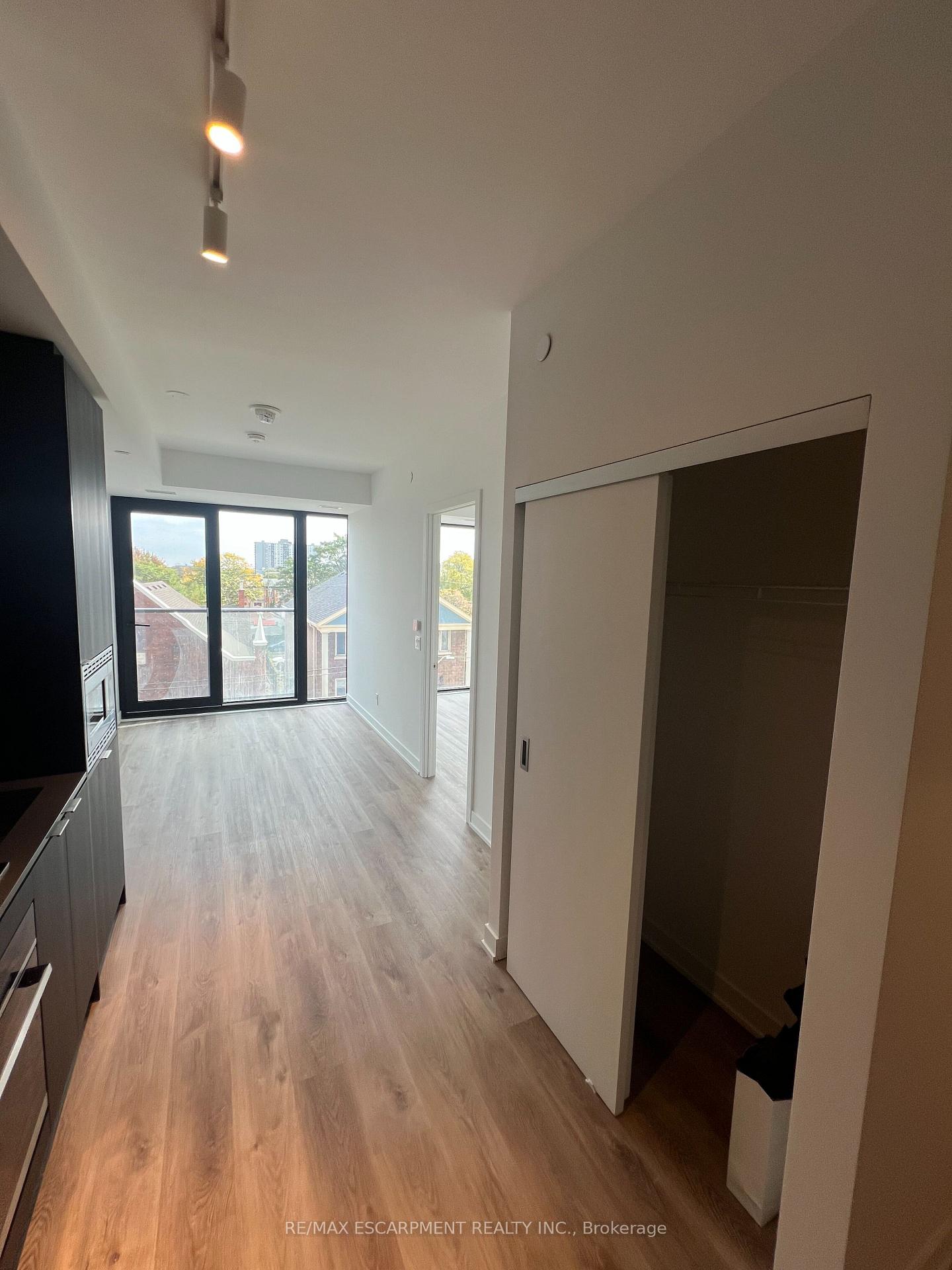 Photo 5 of Unit 416, 101 John Street N, Hamilton, Beasley — HOMEH