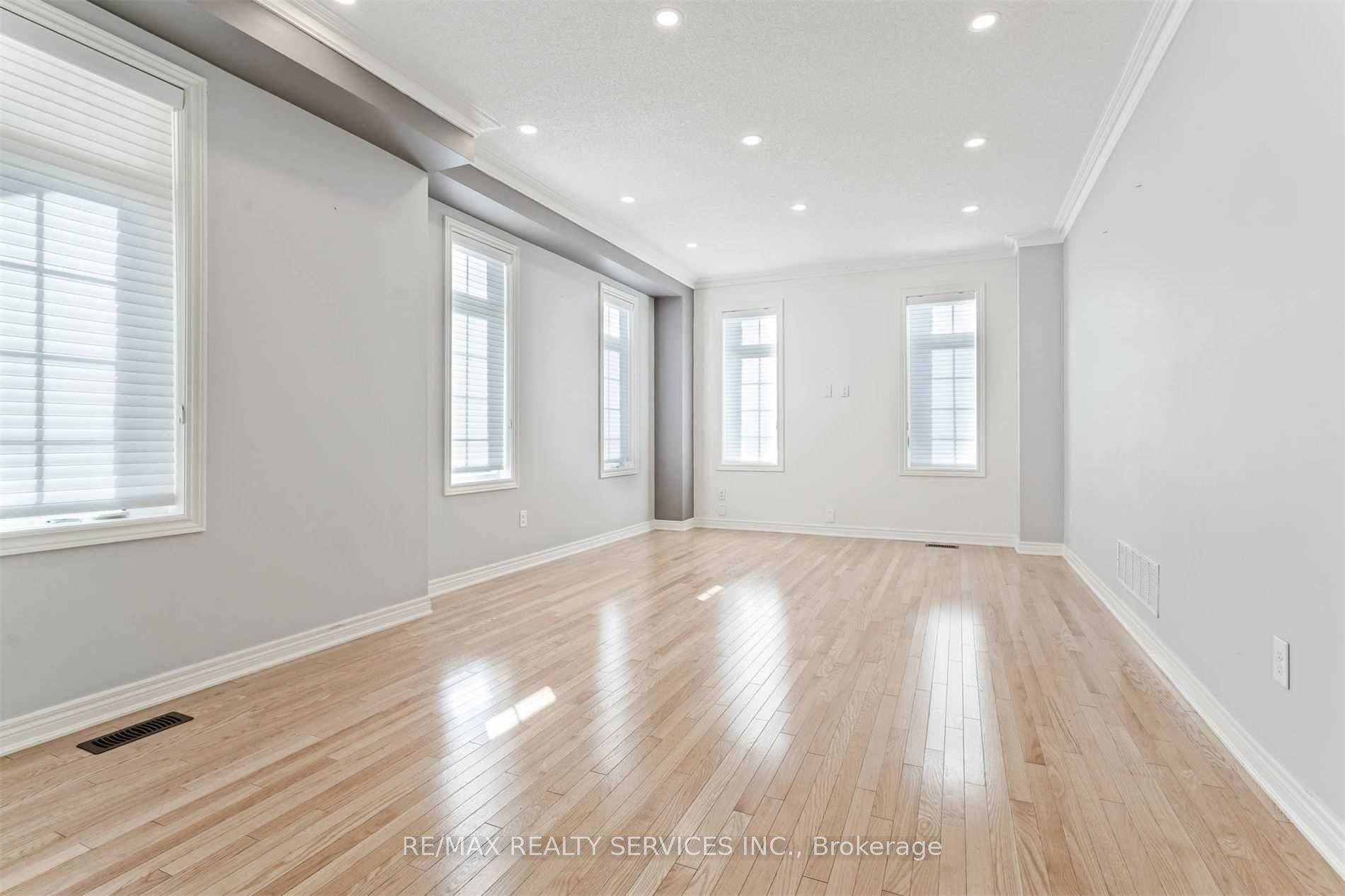 Photo 4 of Unit Upper, 3 Coolwater Drive, Brampton, Sandringham-Wellington — HOMEH