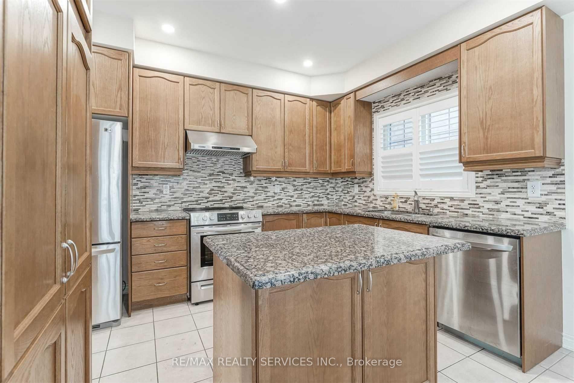 Photo 6 of Unit Upper, 3 Coolwater Drive, Brampton, Sandringham-Wellington — HOMEH
