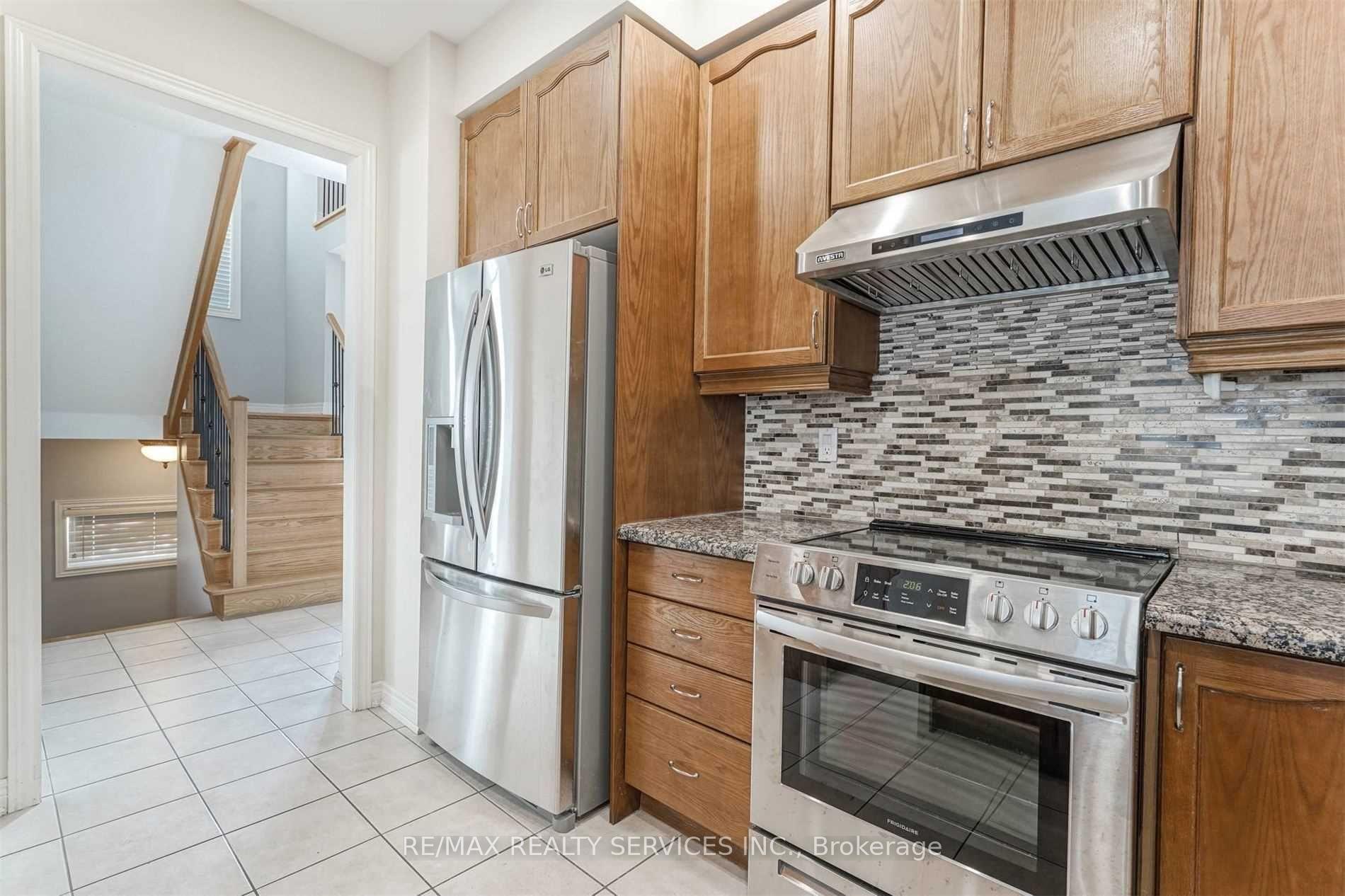 Photo 7 of Unit Upper, 3 Coolwater Drive, Brampton, Sandringham-Wellington — HOMEH
