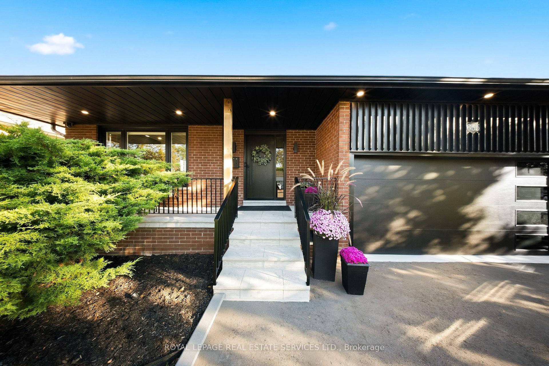 Photo 3 of 655 Netherton Crescent, Mississauga, Applewood — HOMEH