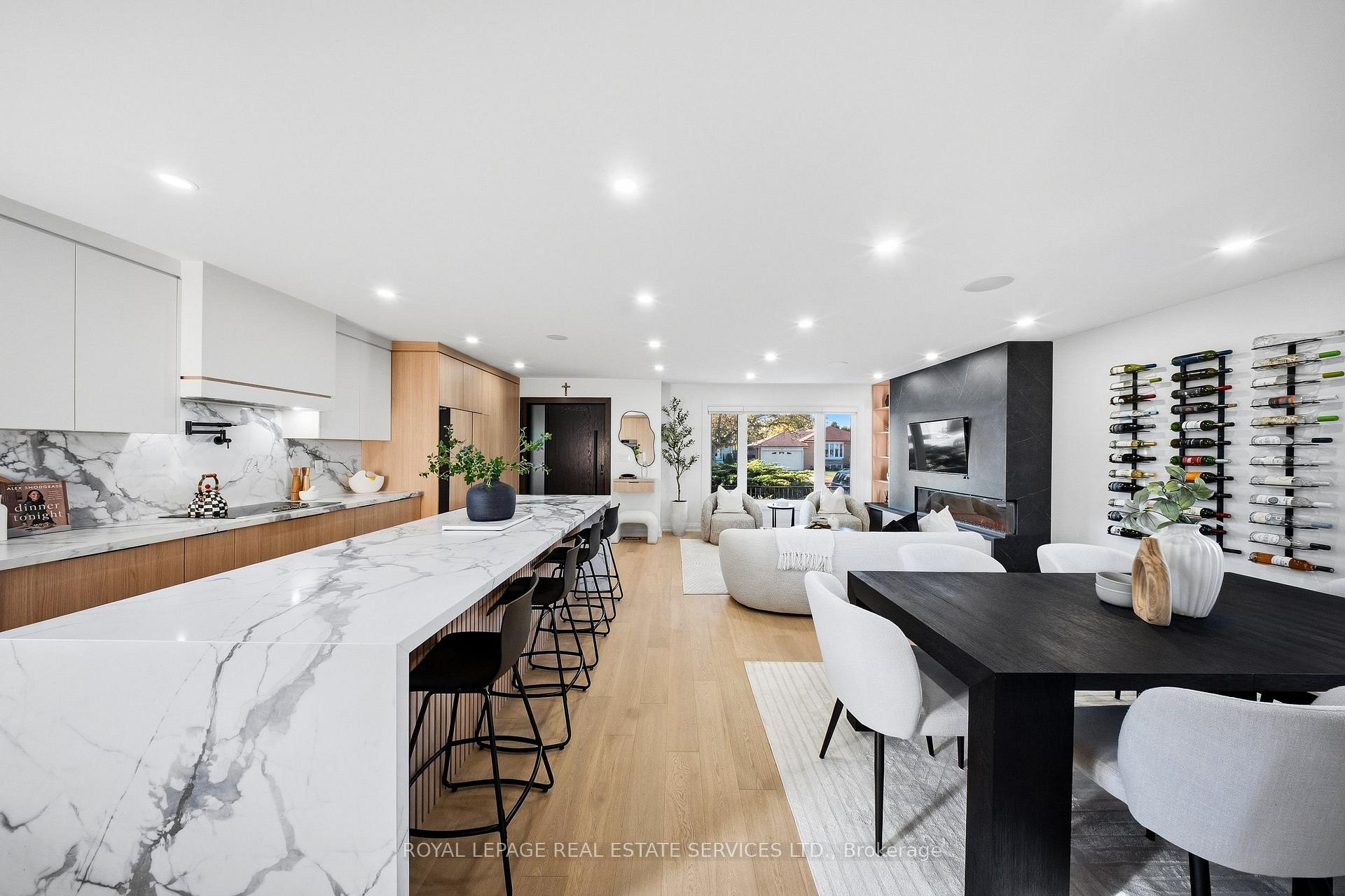 Photo 9 of 655 Netherton Crescent, Mississauga, Applewood — HOMEH