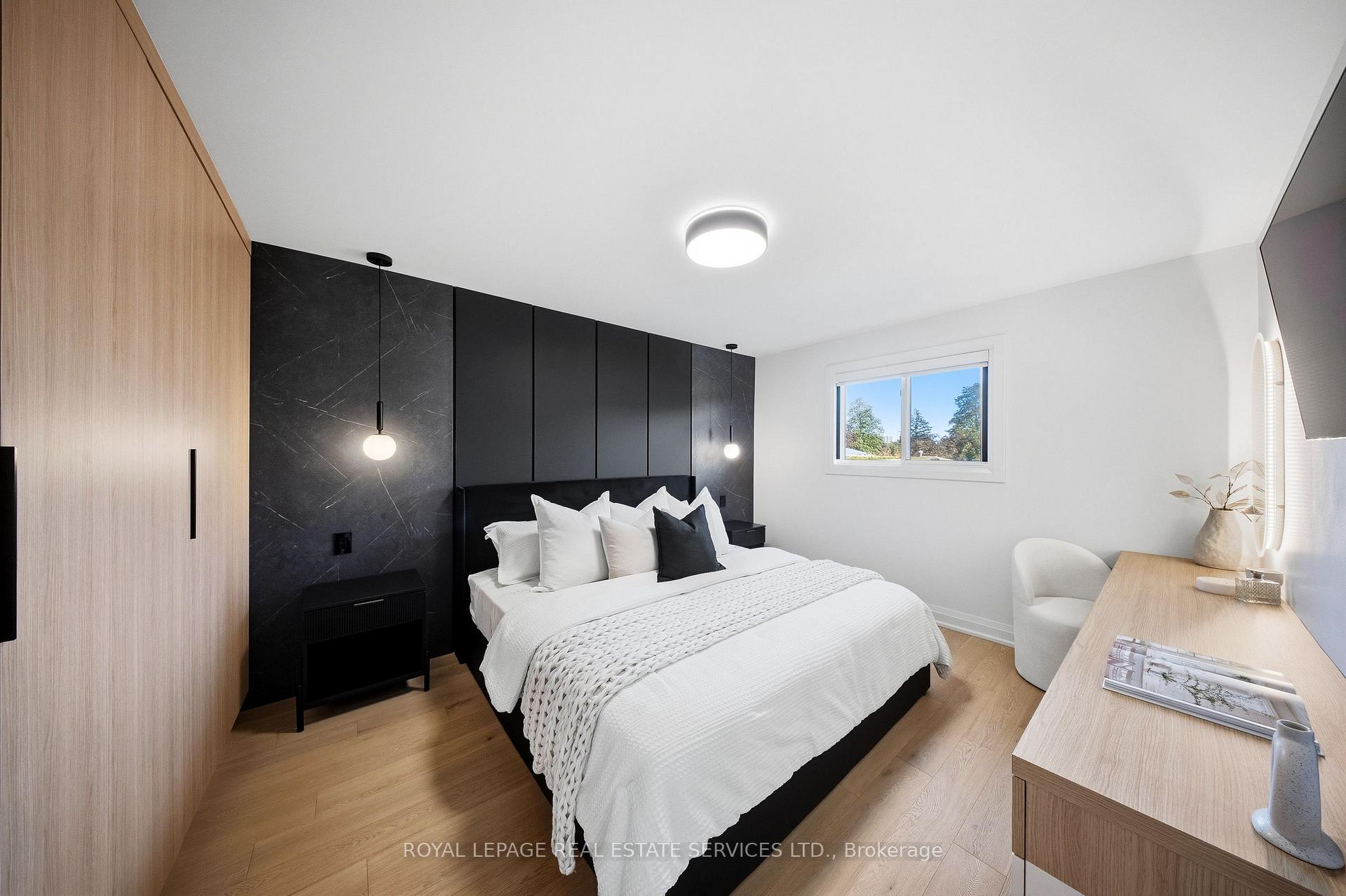 Photo 13 of 655 Netherton Crescent, Mississauga, Applewood — HOMEH