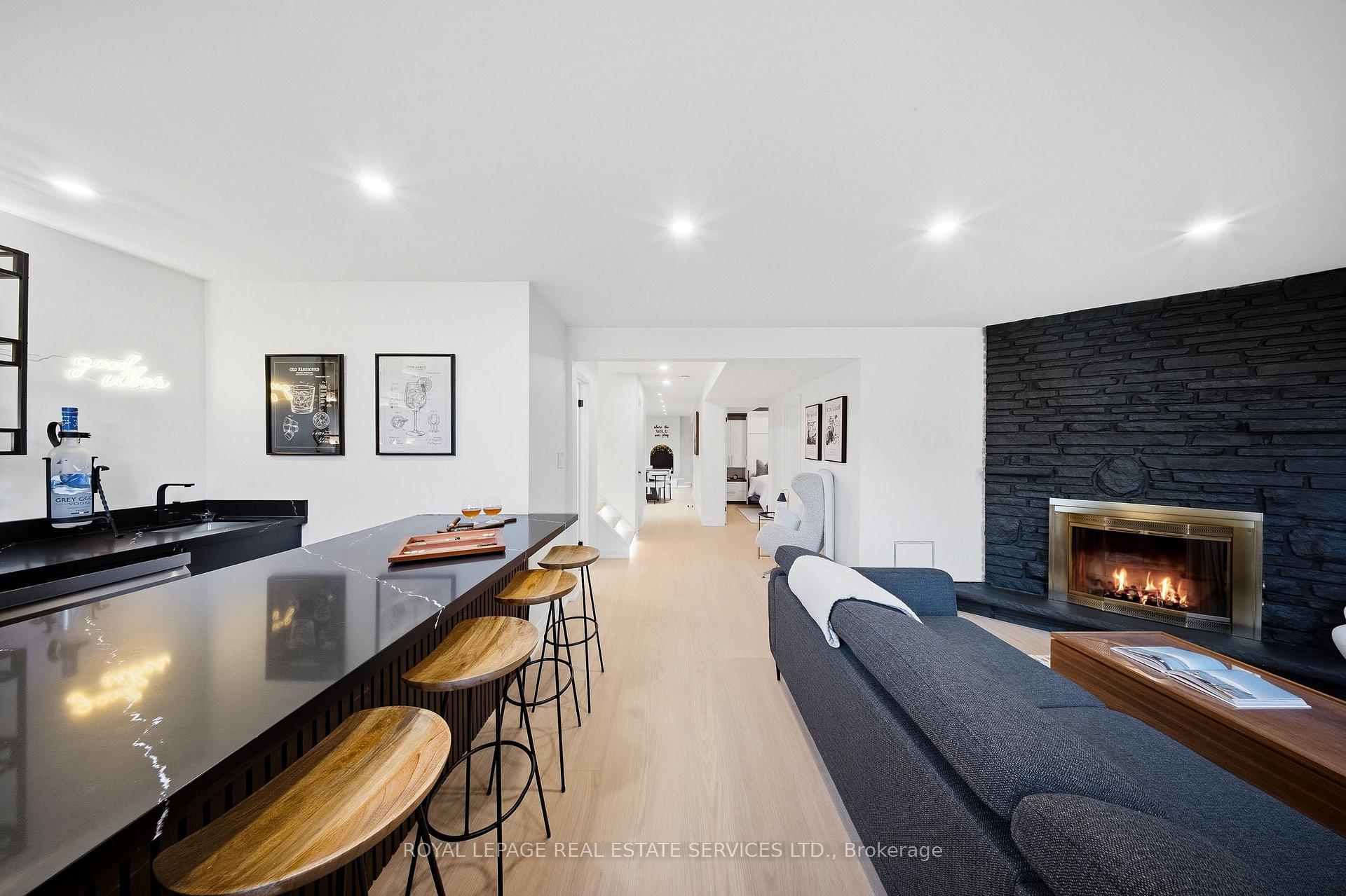 Photo 23 of 655 Netherton Crescent, Mississauga, Applewood — HOMEH