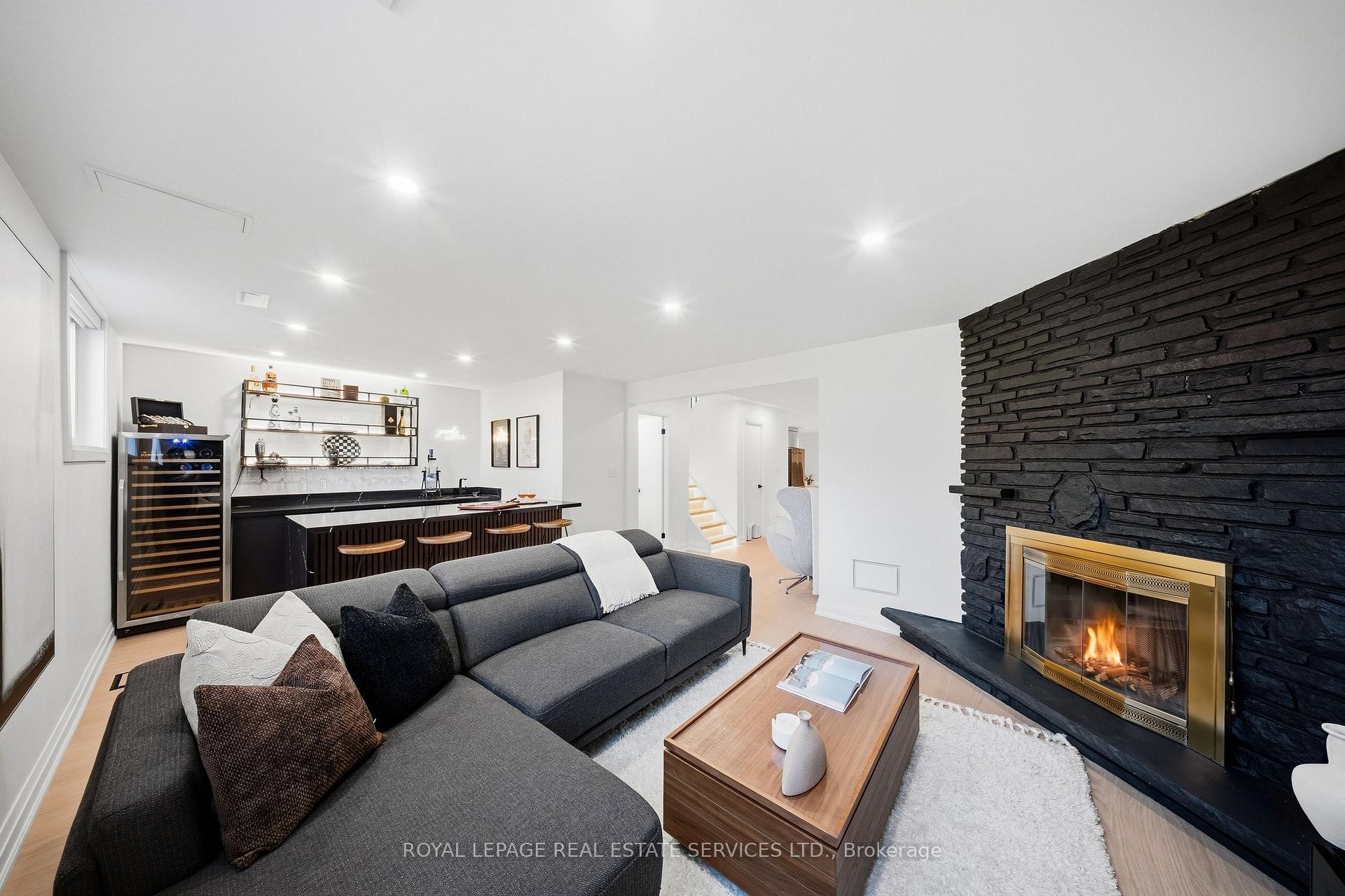 Photo 24 of 655 Netherton Crescent, Mississauga, Applewood — HOMEH