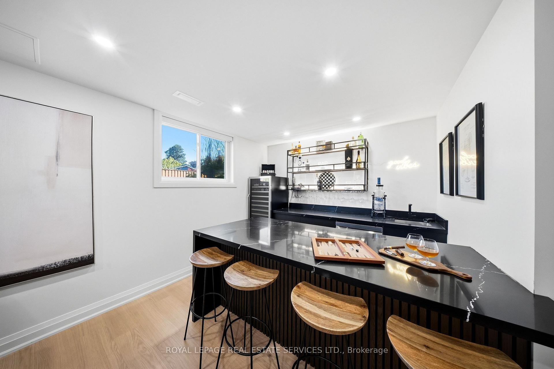 Photo 25 of 655 Netherton Crescent, Mississauga, Applewood — HOMEH
