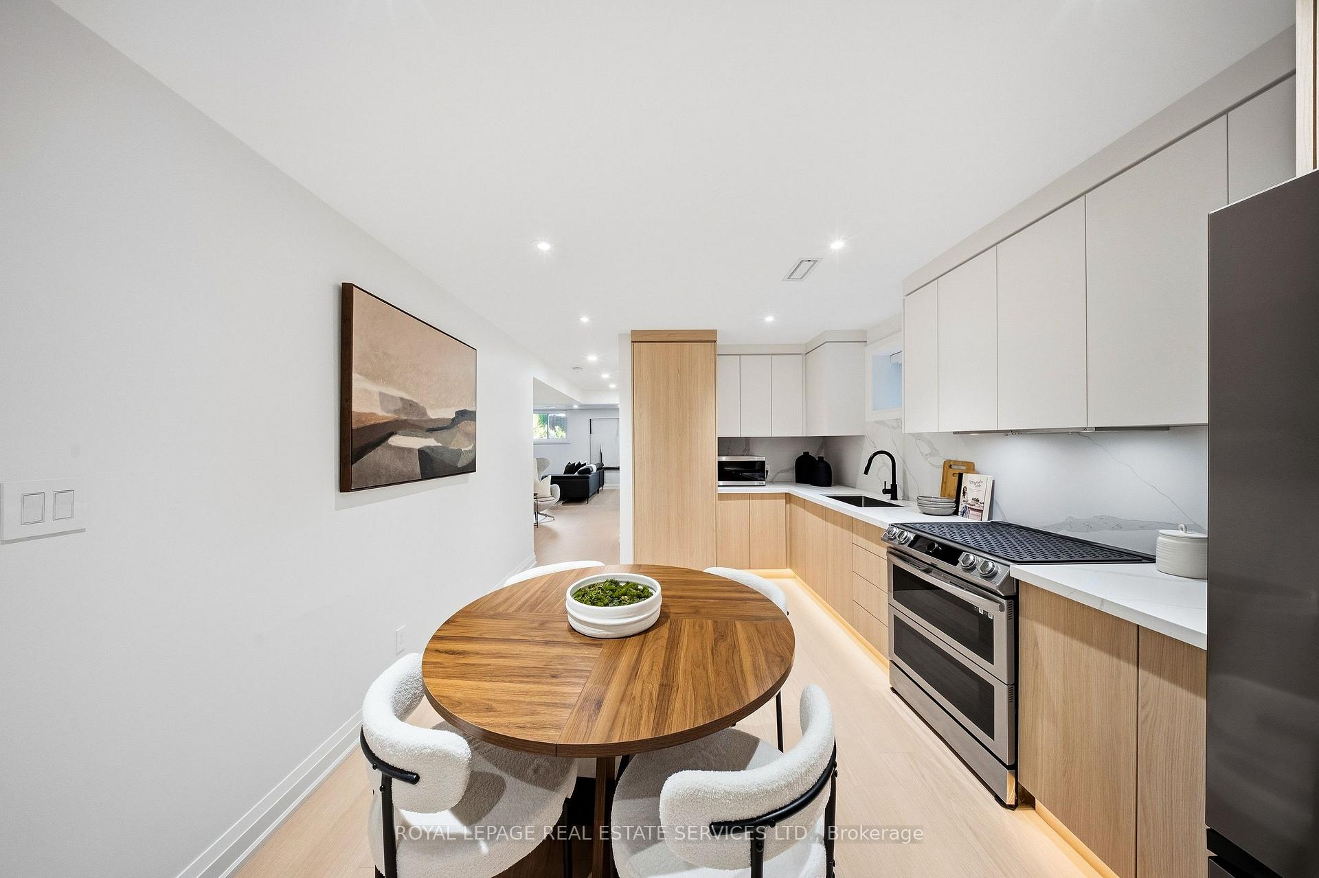 Photo 30 of 655 Netherton Crescent, Mississauga, Applewood — HOMEH