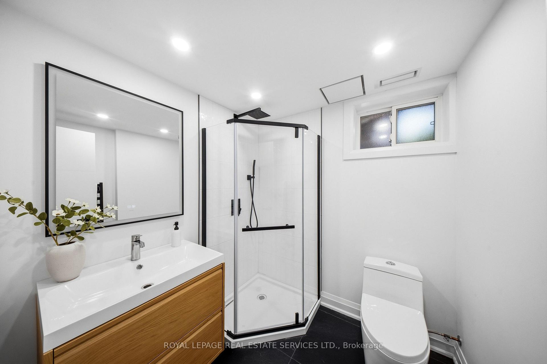 Photo 35 of 655 Netherton Crescent, Mississauga, Applewood — HOMEH