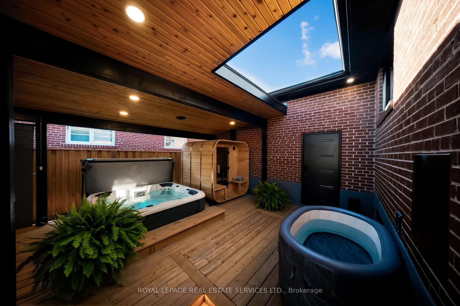 Photo 38 of 655 Netherton Crescent, Mississauga, Applewood — HOMEH