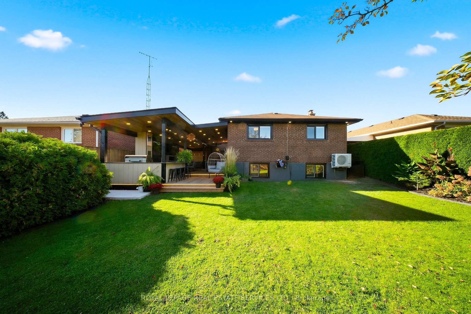 Photo 50 of 655 Netherton Crescent, Mississauga, Applewood — HOMEH