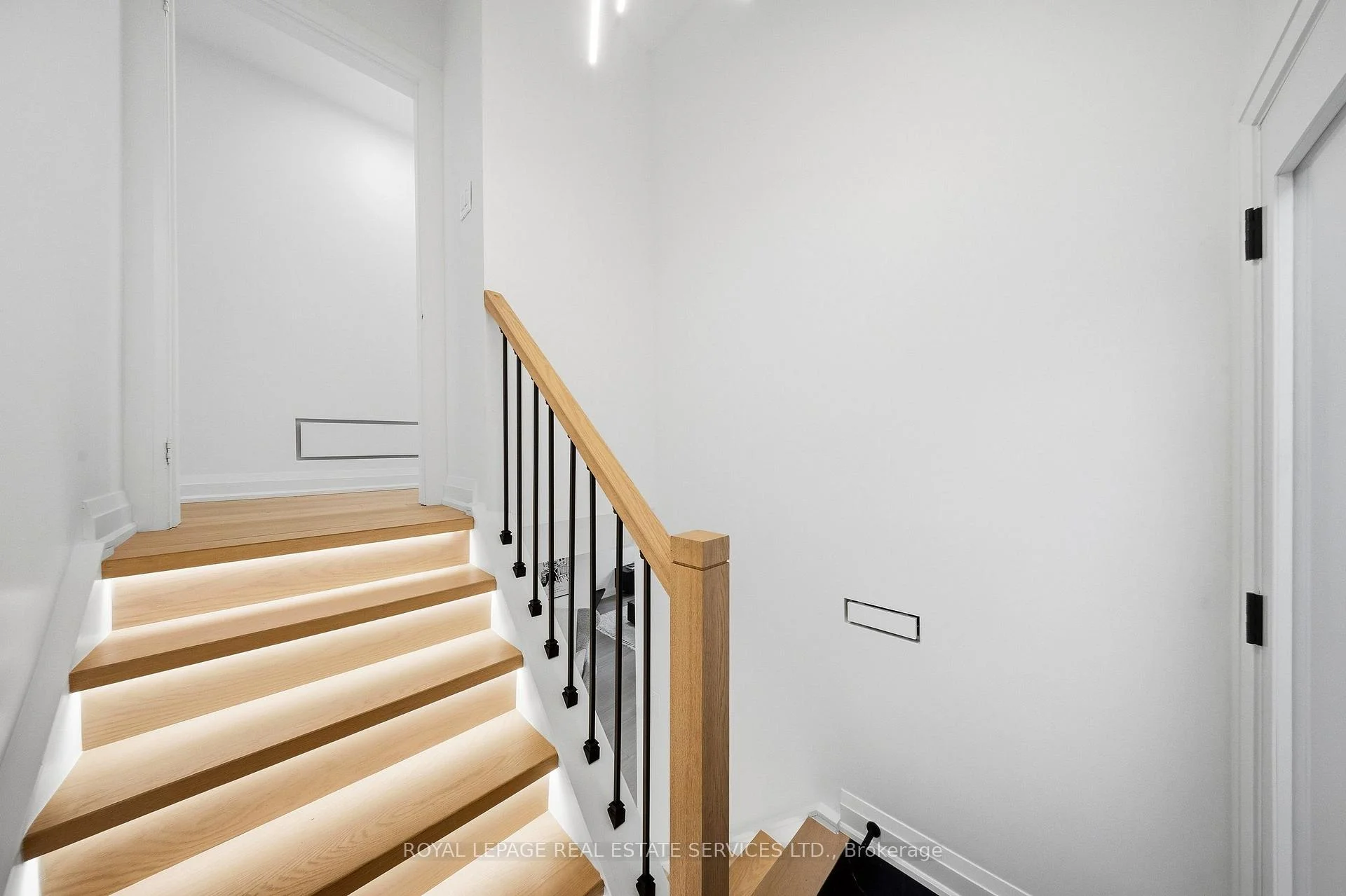Photo 55 of 655 Netherton Crescent, Mississauga, Applewood — HOMEH